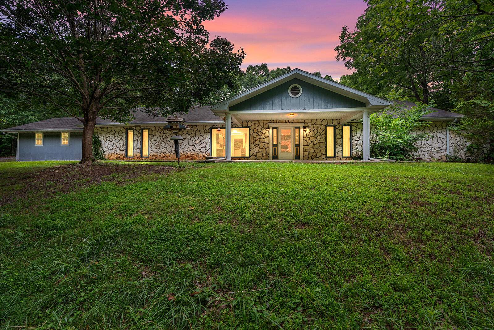 612 Stoneshire Drive, Highlandville MO 65669