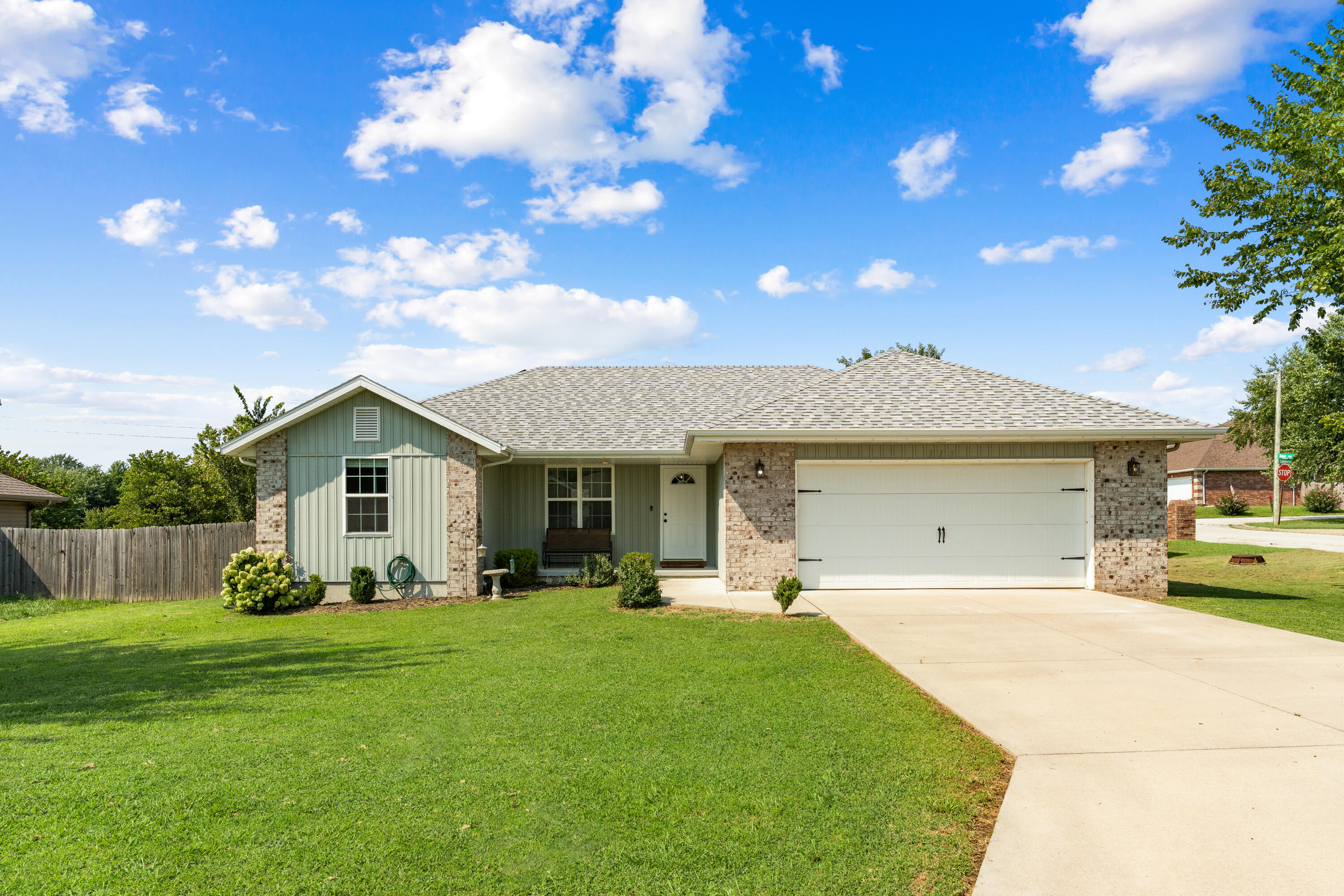 315 Town Loop, Marshfield MO 65706