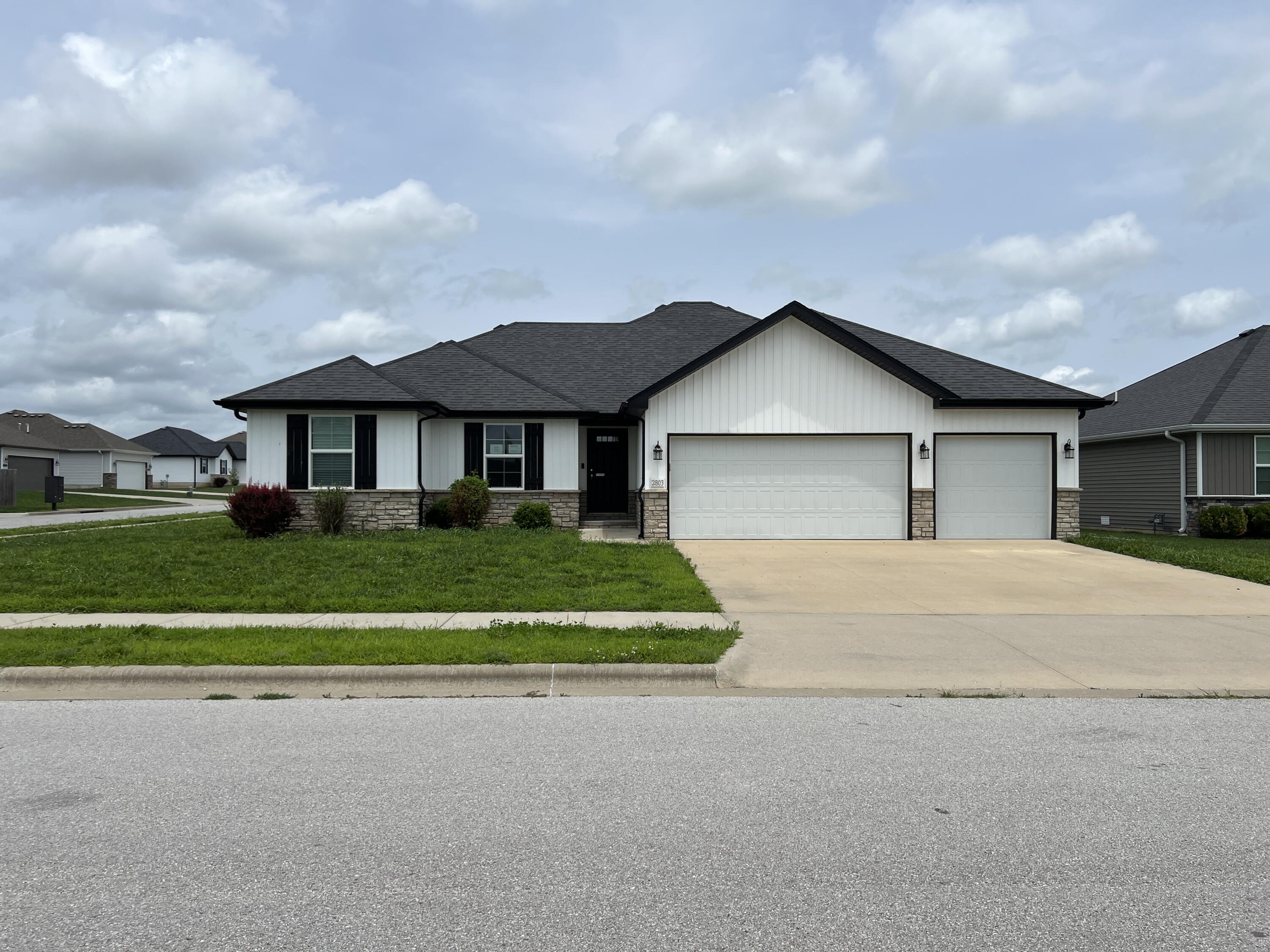 2803 E Auburn Hills Street, Republic MO 65738