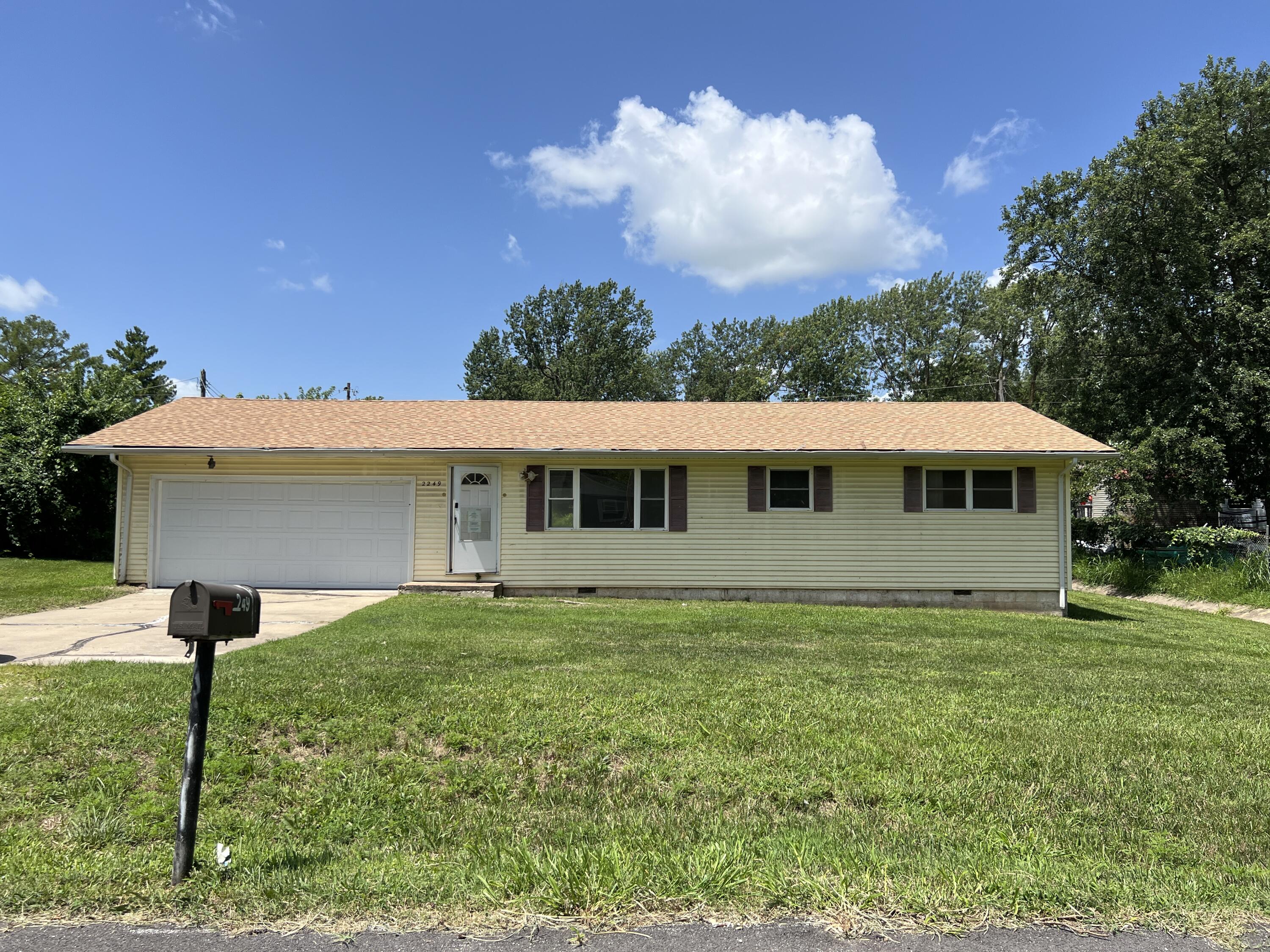 2249 N Clifton Avenue, Springfield MO 65803