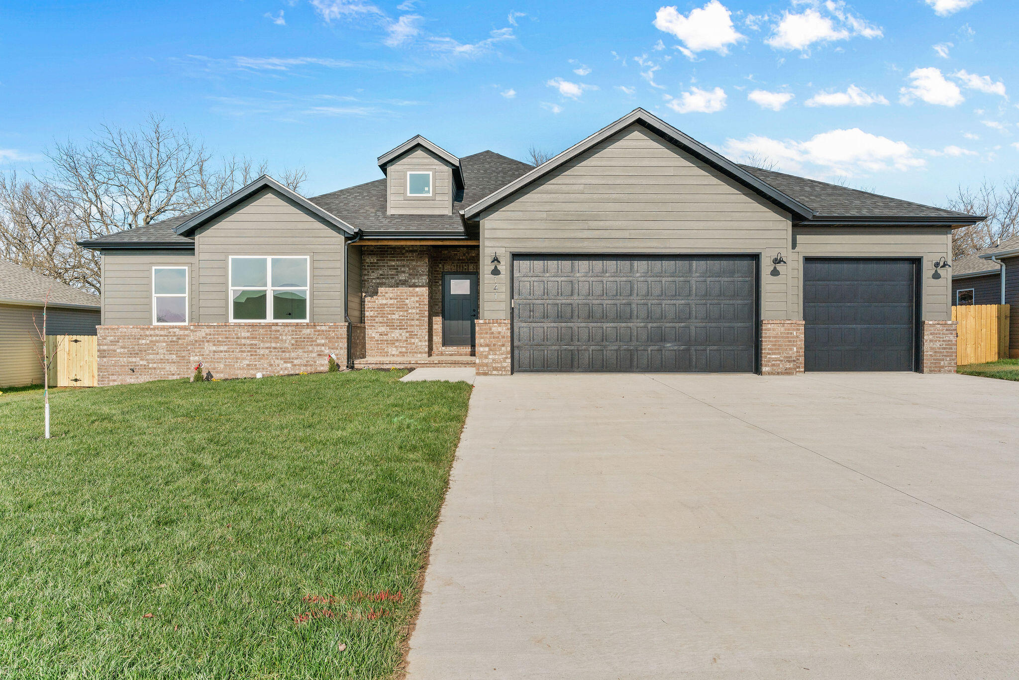 185 E Clayton Lane, Republic MO 65738
