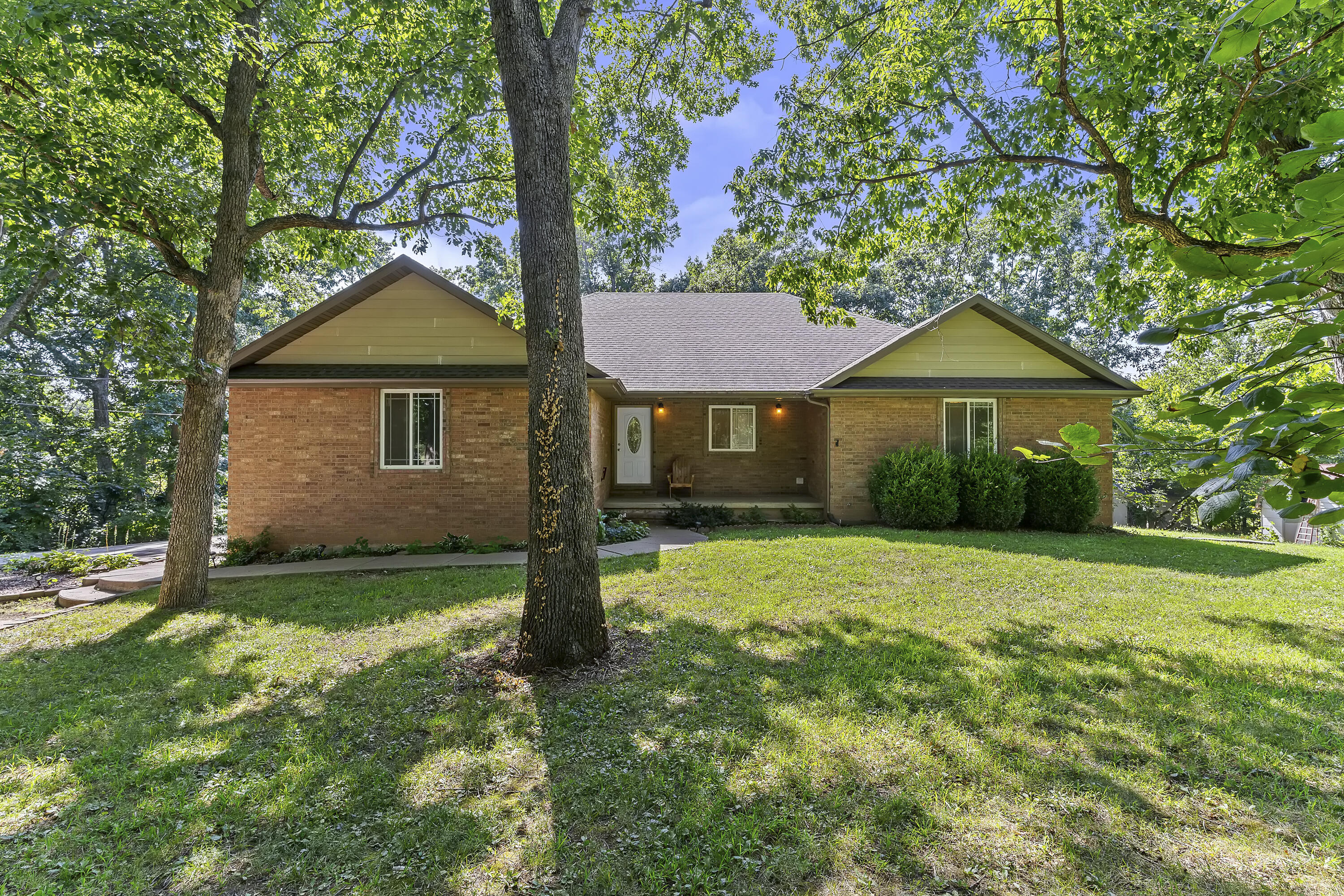414 E Hughes Road, Willard MO 65781