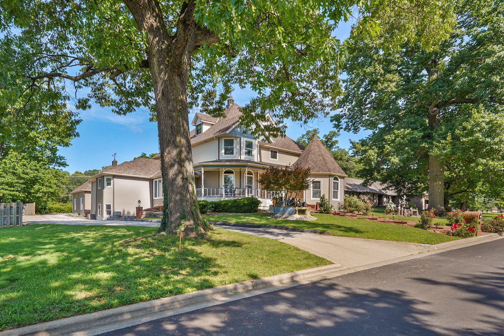 4967 S Buckingham Lane, Springfield MO 65810