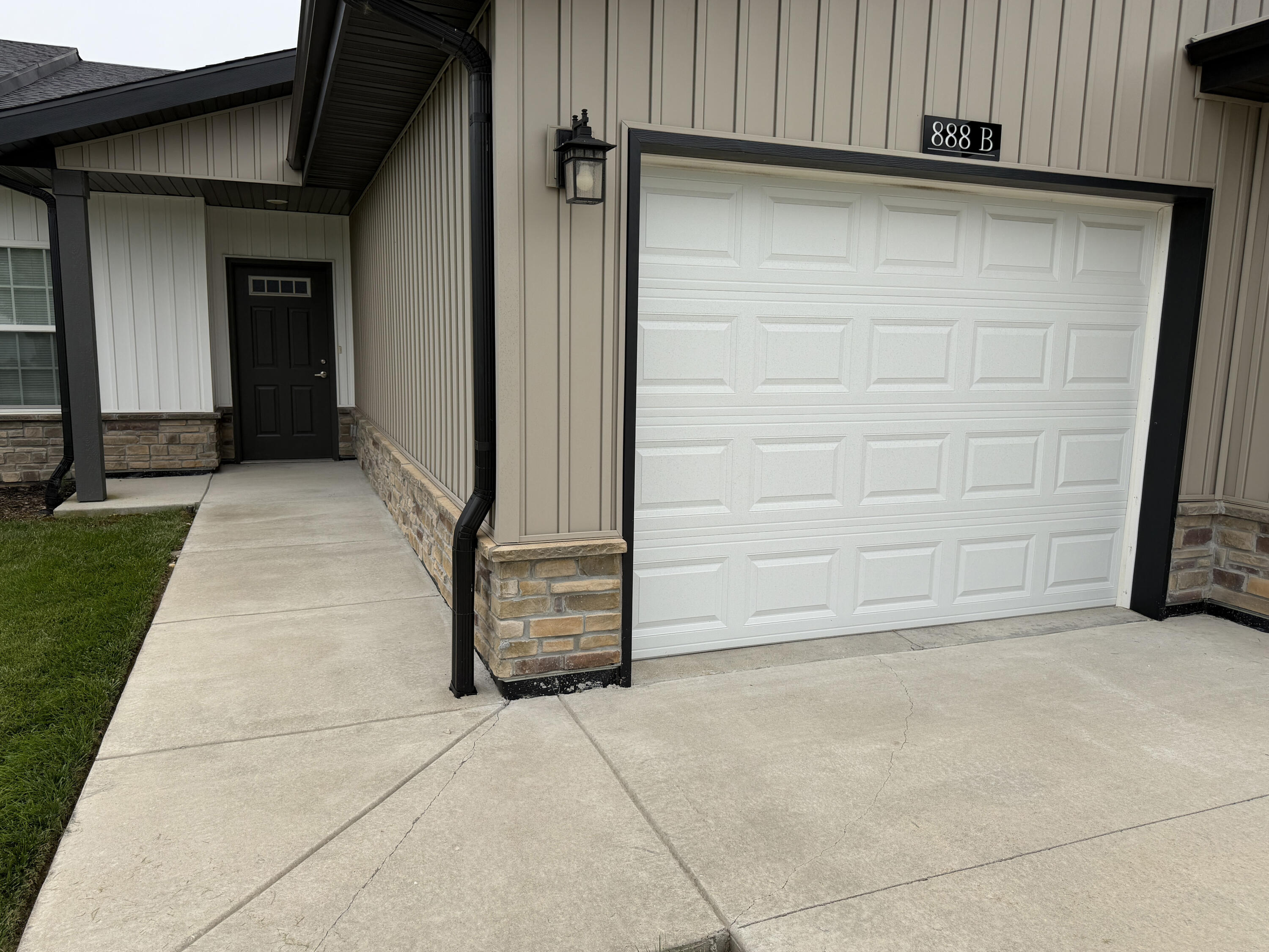 888b W Logan Street, Rogersville MO 65742