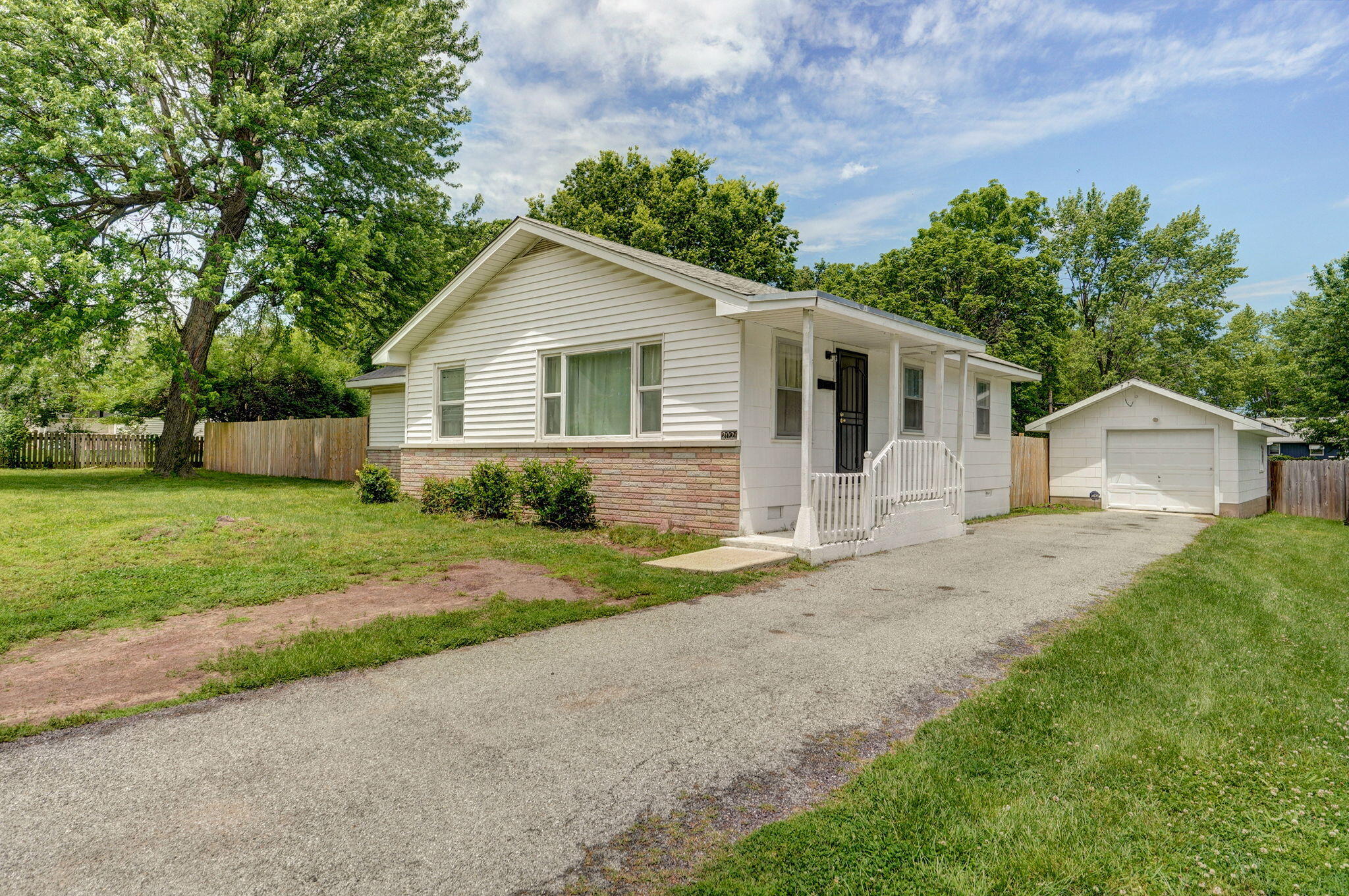 2021 W Olive Street, Springfield MO 65802