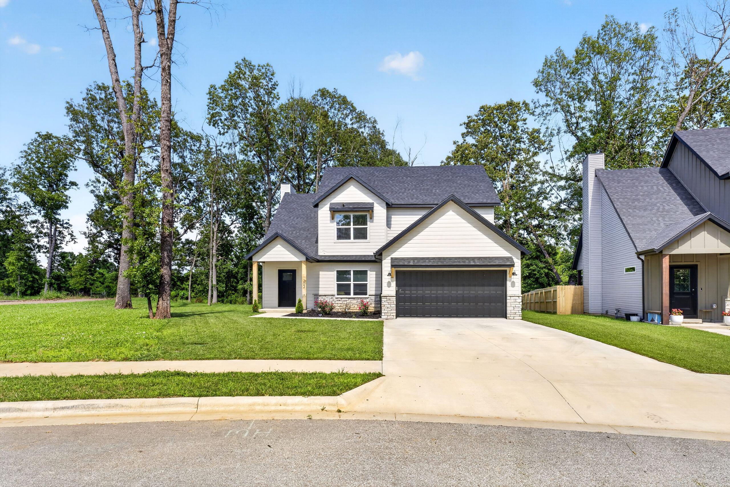 1202 N Douglas Avenue, Republic MO 65738