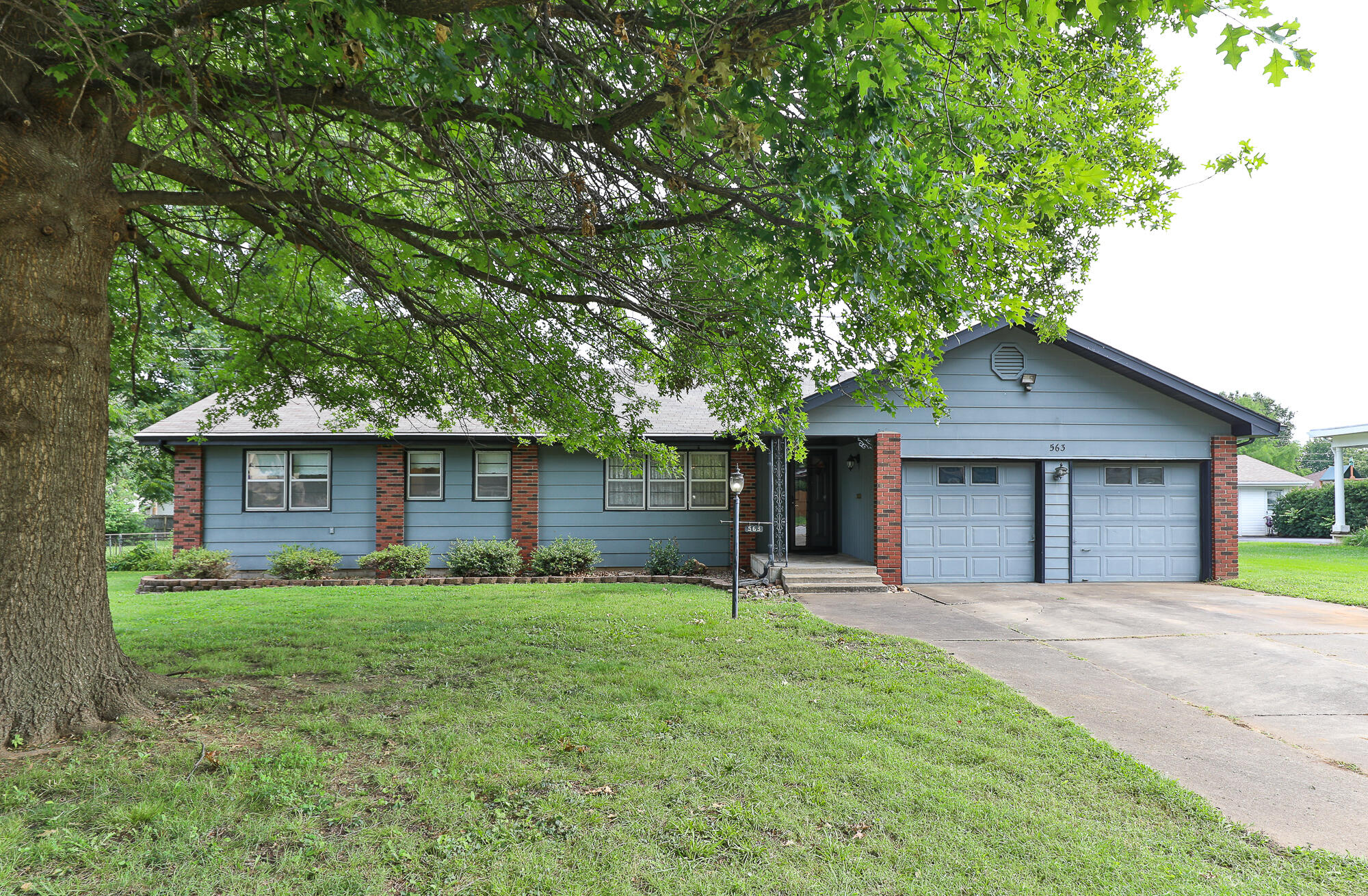 563 W Woodland Street, Springfield MO 65807