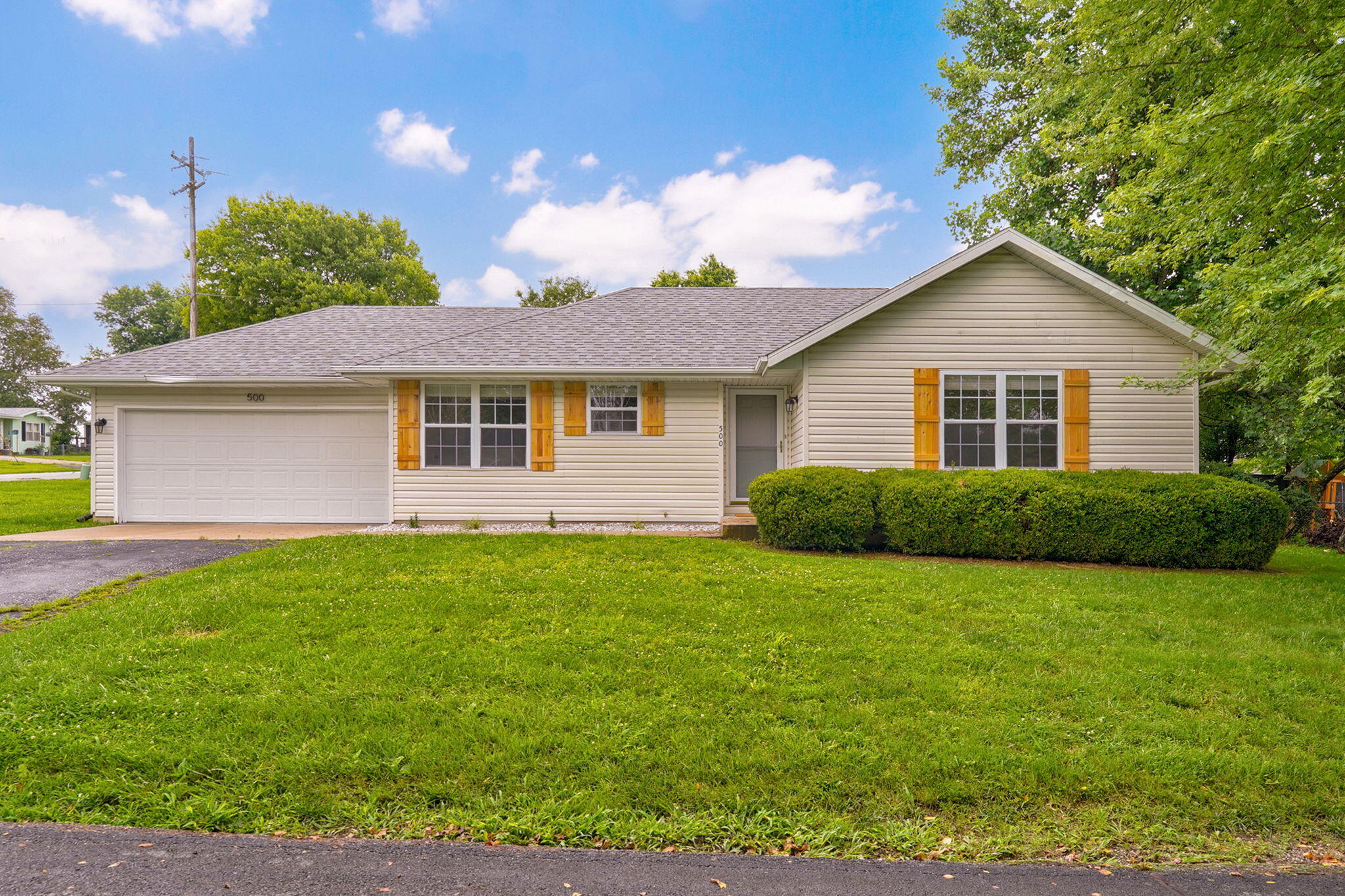 500 Johnson Avenue, Sparta MO 65753