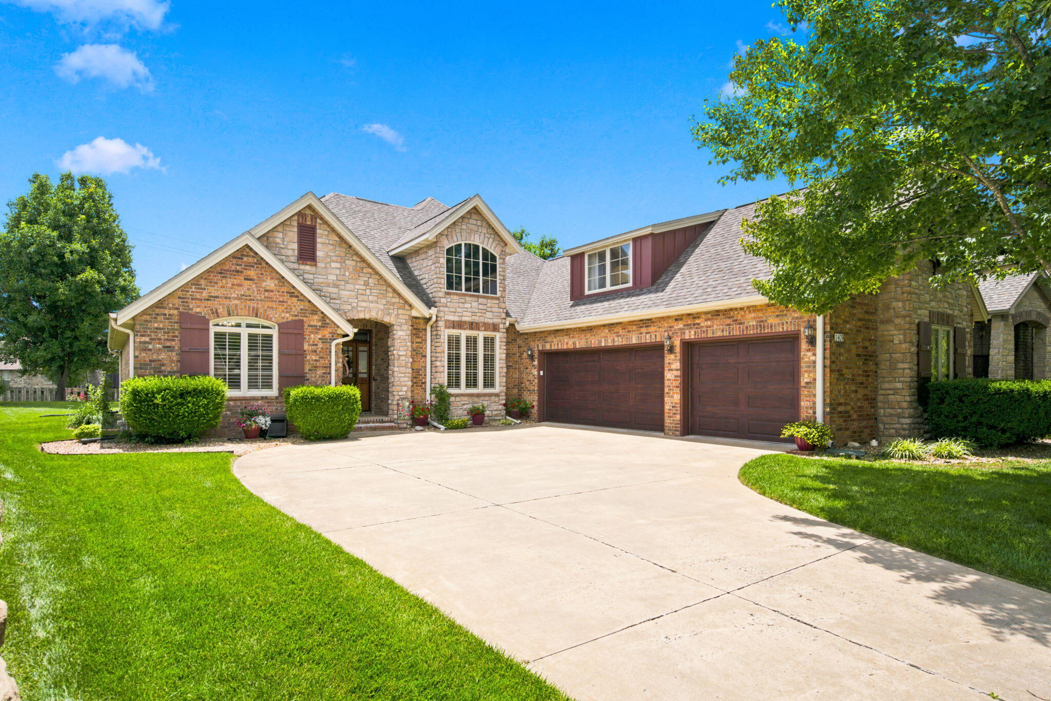 1409 N Wicklow Road, Nixa MO 65714