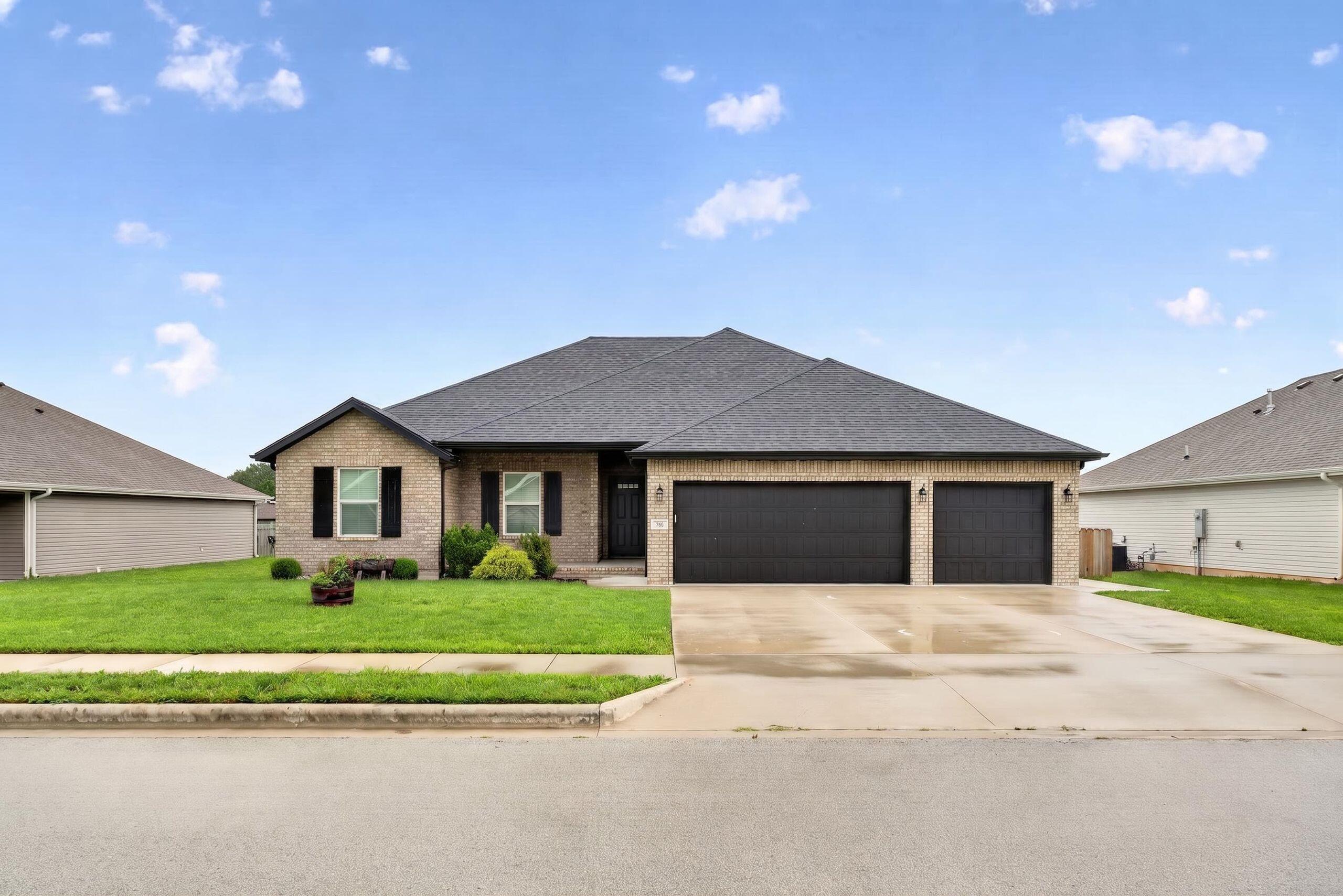 748 N Century Avenue, Republic MO 65738