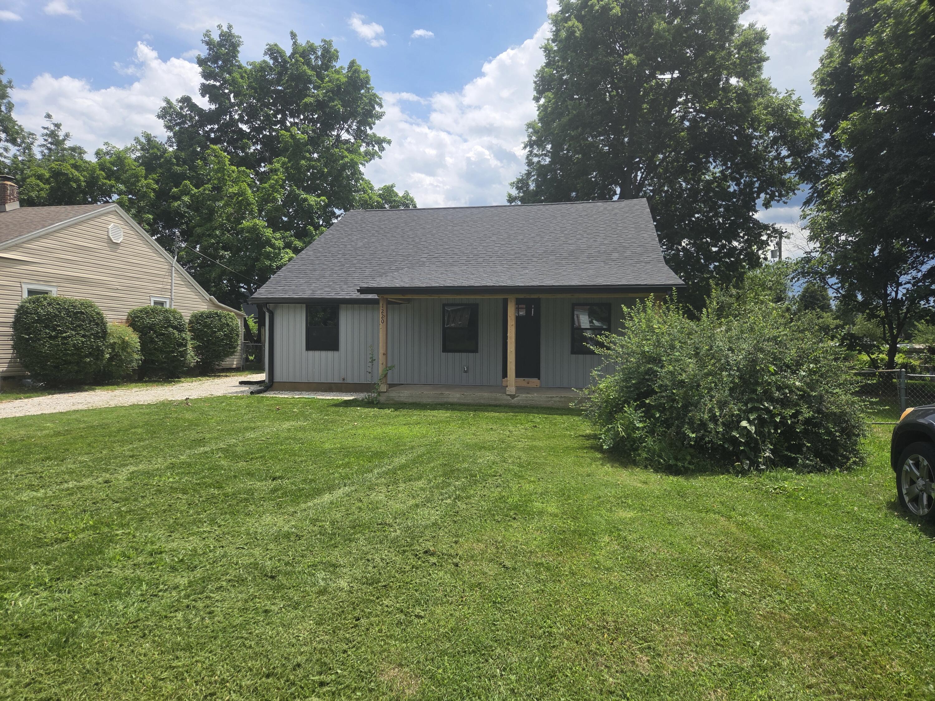 1220 E University Street, Springfield MO 65804