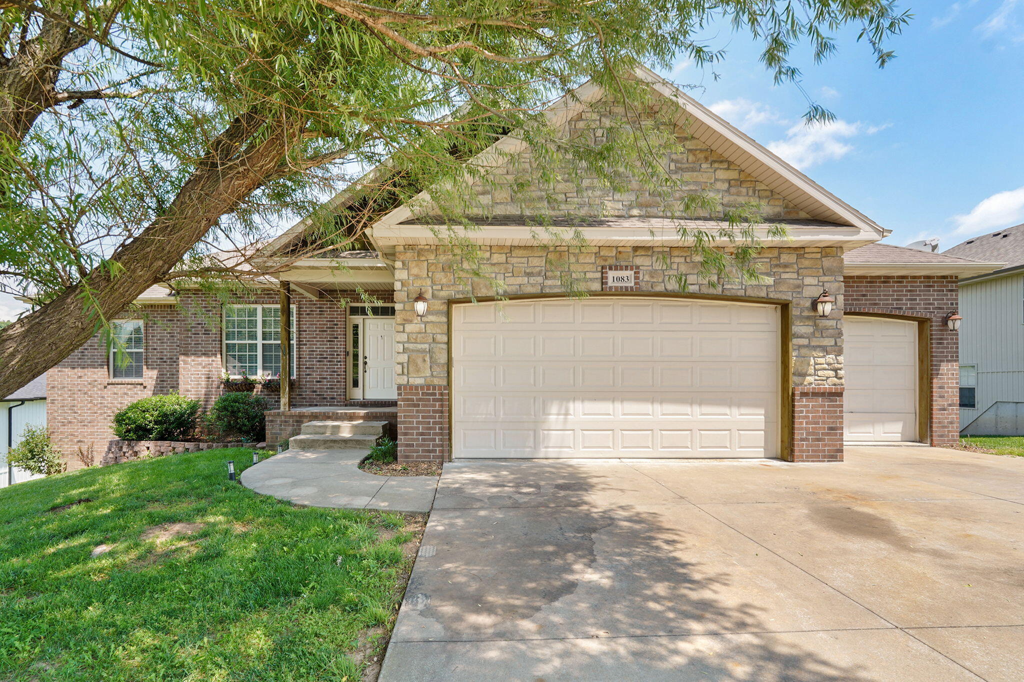 1083 E Daisy Falls Drive, Nixa MO 65714