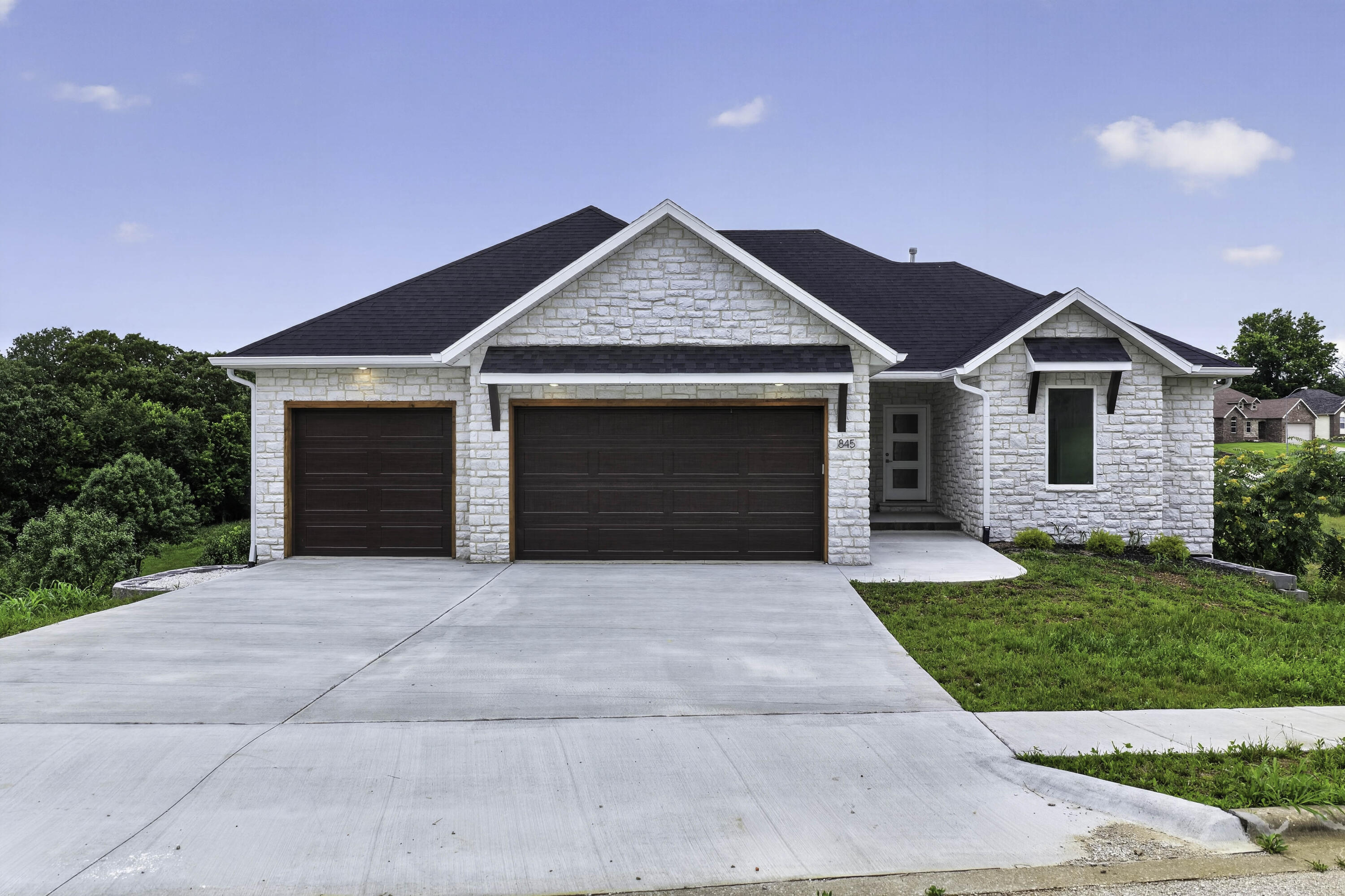 845 S Black Sands Avenue, Nixa MO 65714