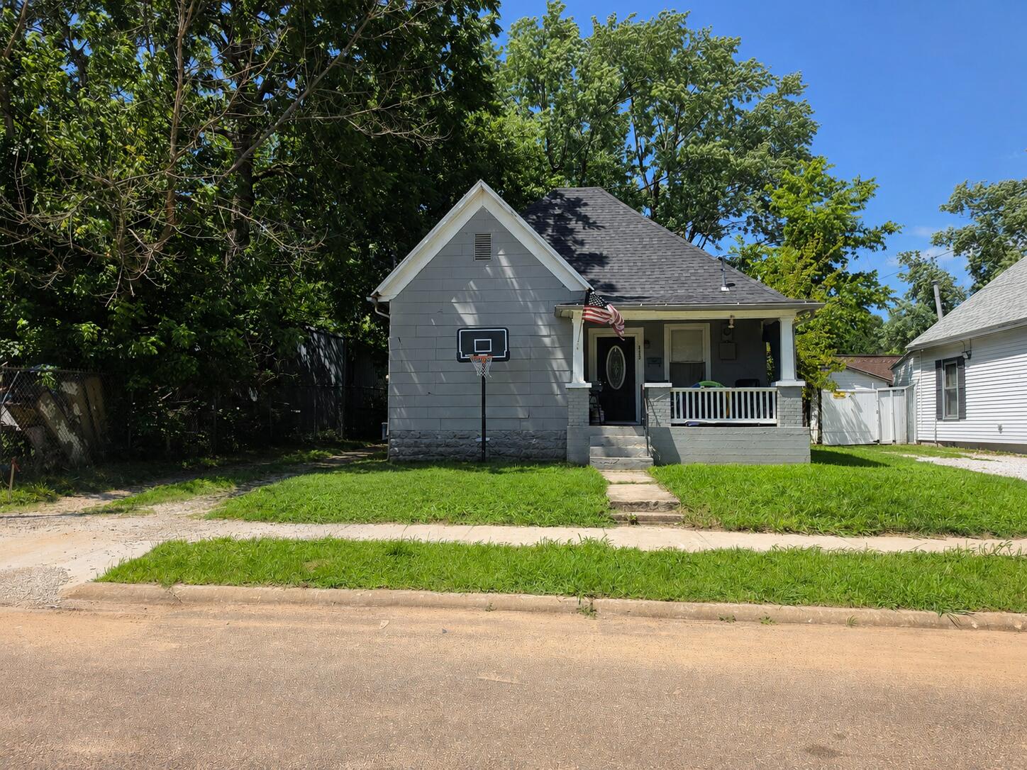 1233 E Thoman Street, Springfield MO 65803