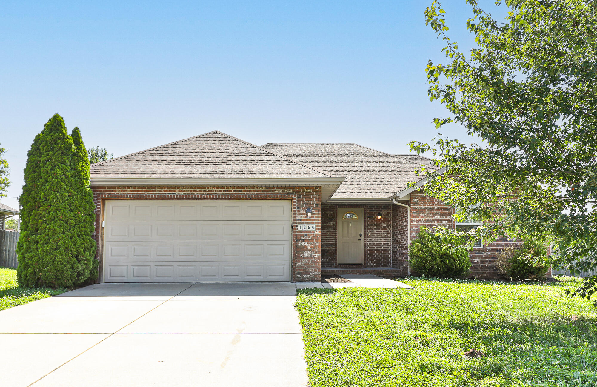 1260 S Strasbourg Avenue, Springfield MO 65802