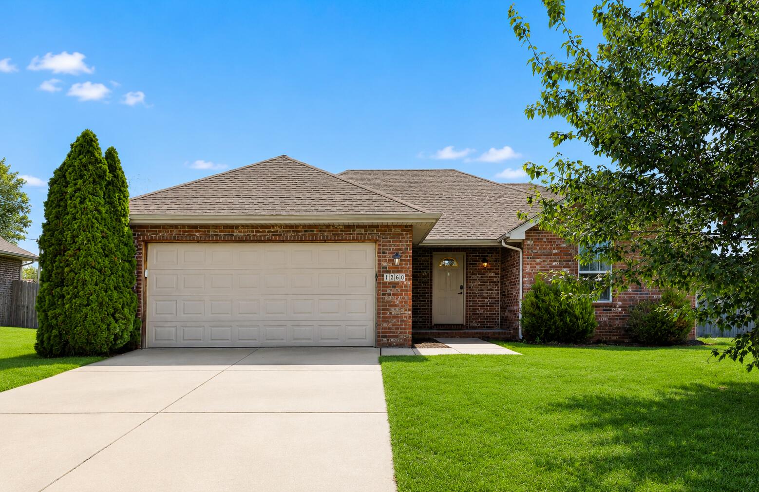 1260 S Strasbourg Avenue, Springfield MO 65802