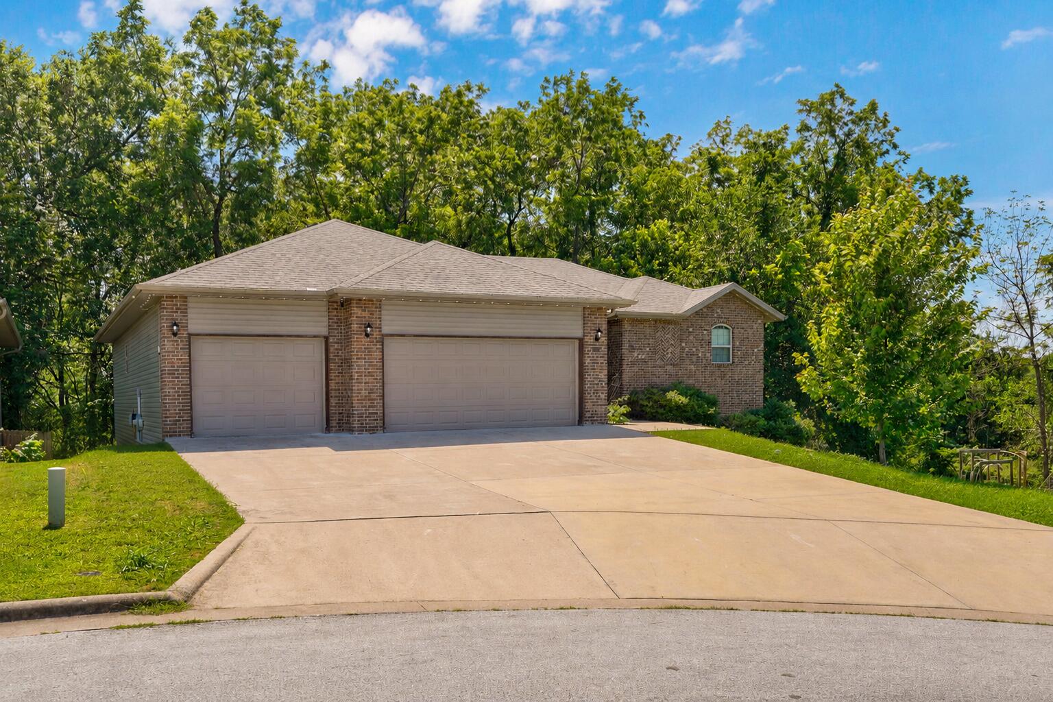 3031 N Albertha Avenue, Springfield MO 65803
