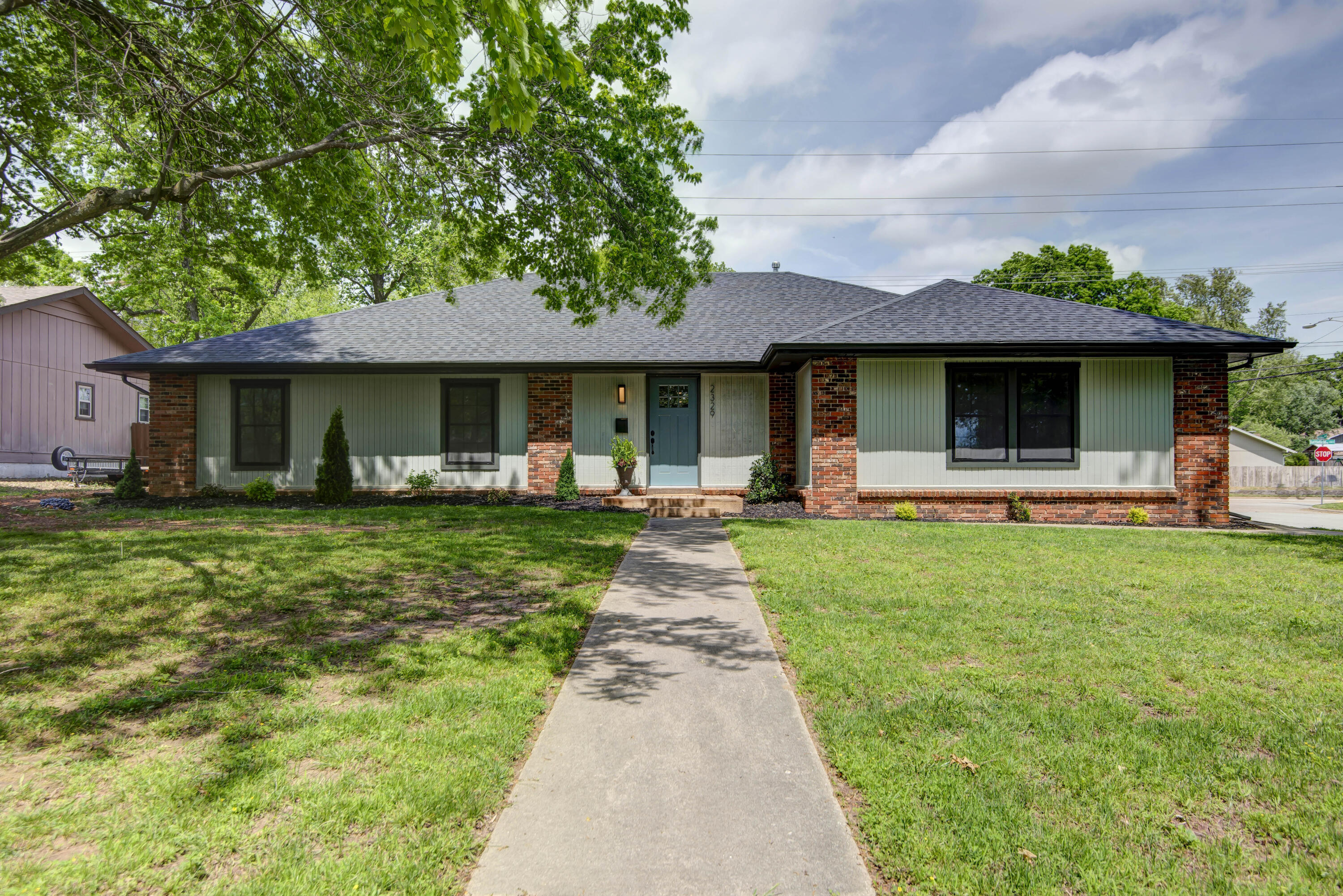 2329 E Meadow Drive, Springfield MO 65804