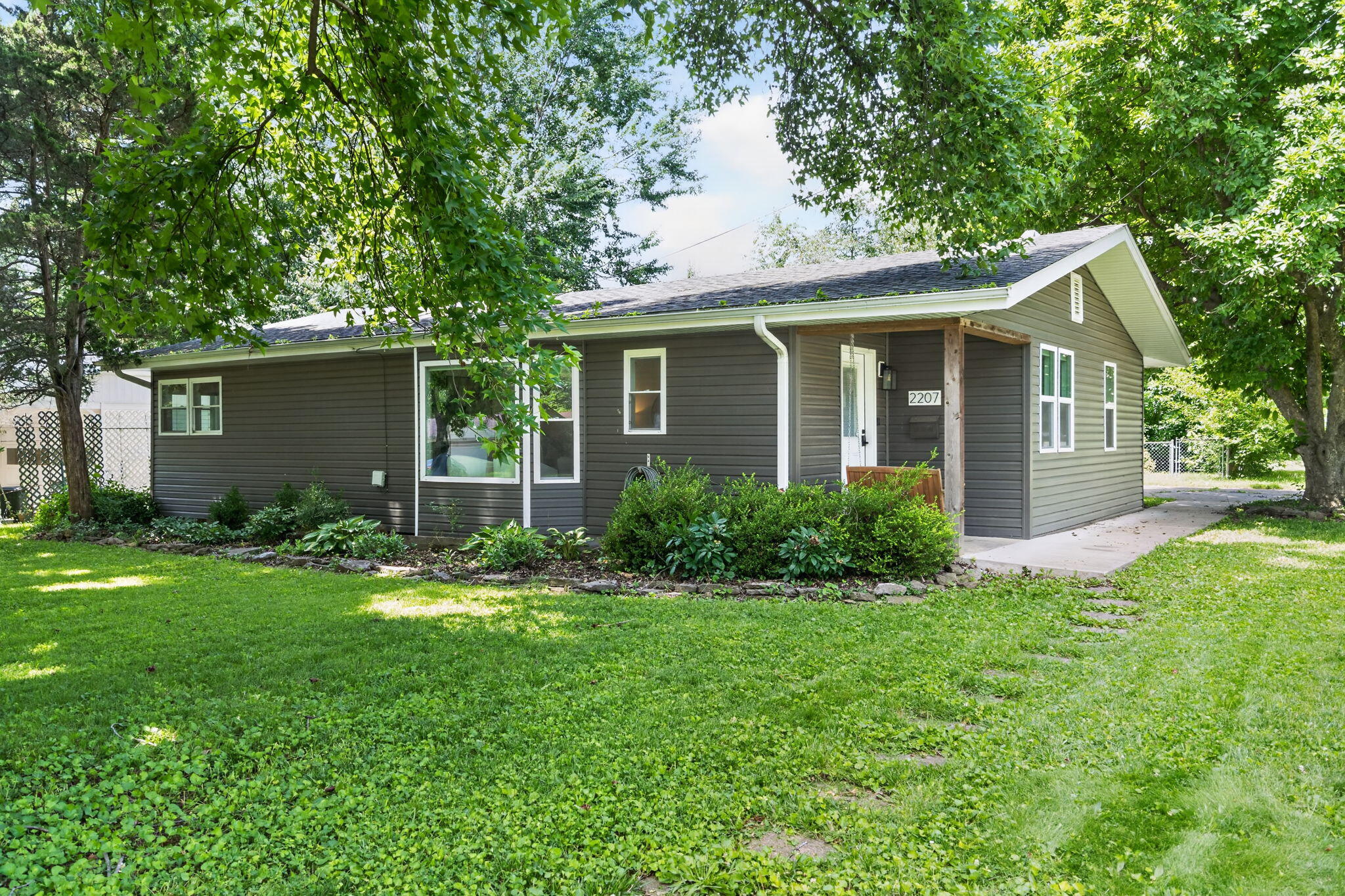 2207 S Florence Avenue, Springfield MO 65807