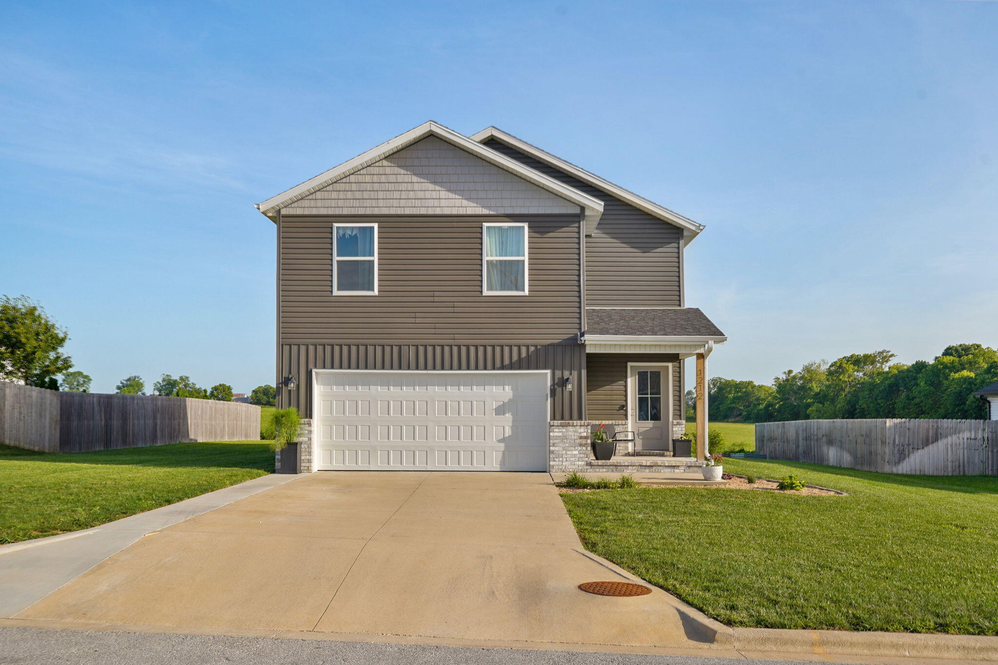 1212 W Holly Street, Republic MO 65738