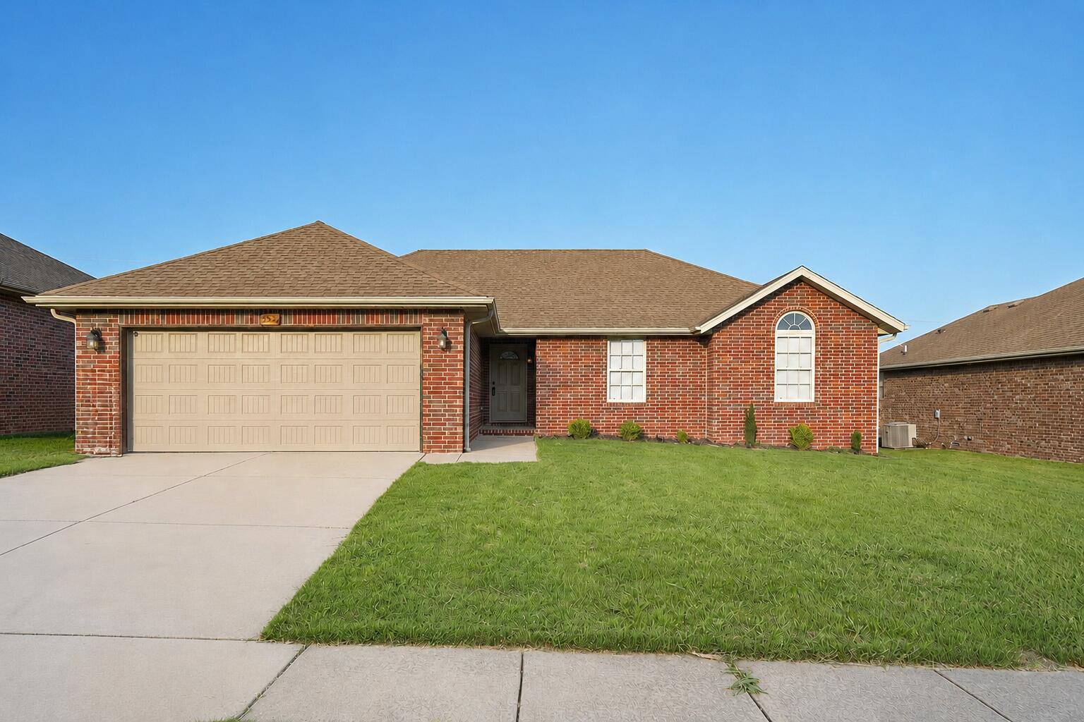 3526 S Juniper Avenue, Springfield MO 65804