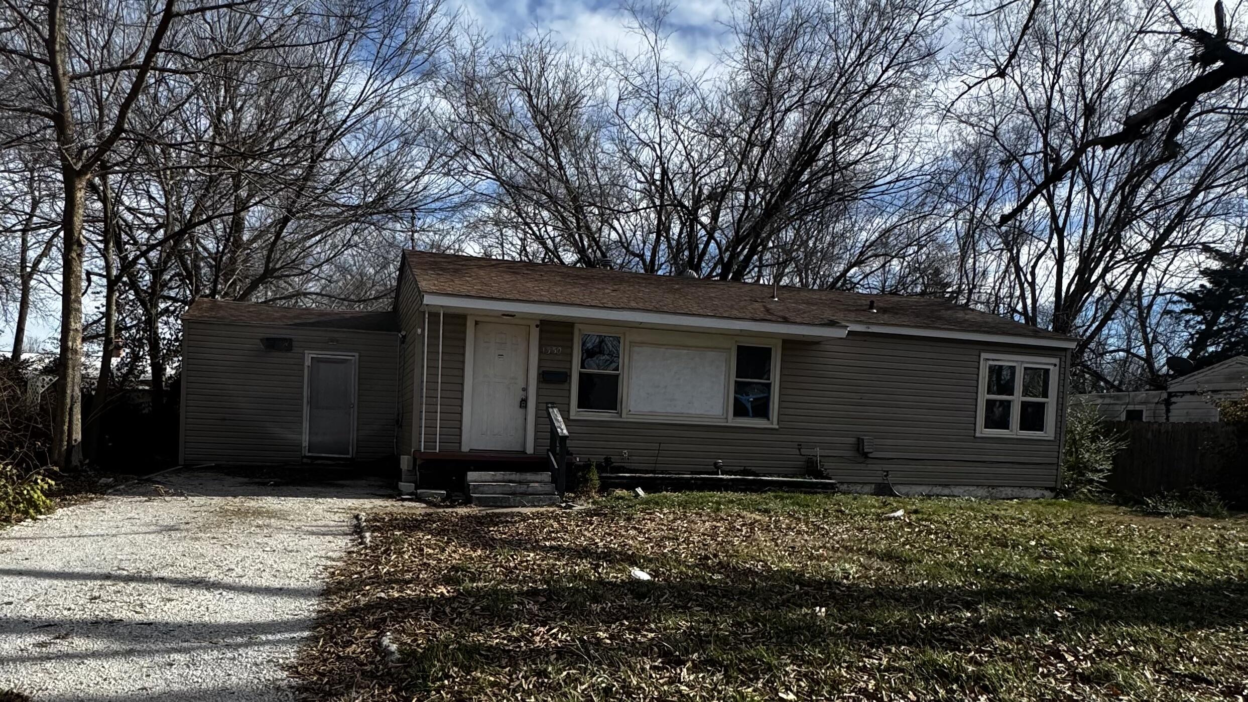 1350 S Newton Avenue, Springfield MO 65807