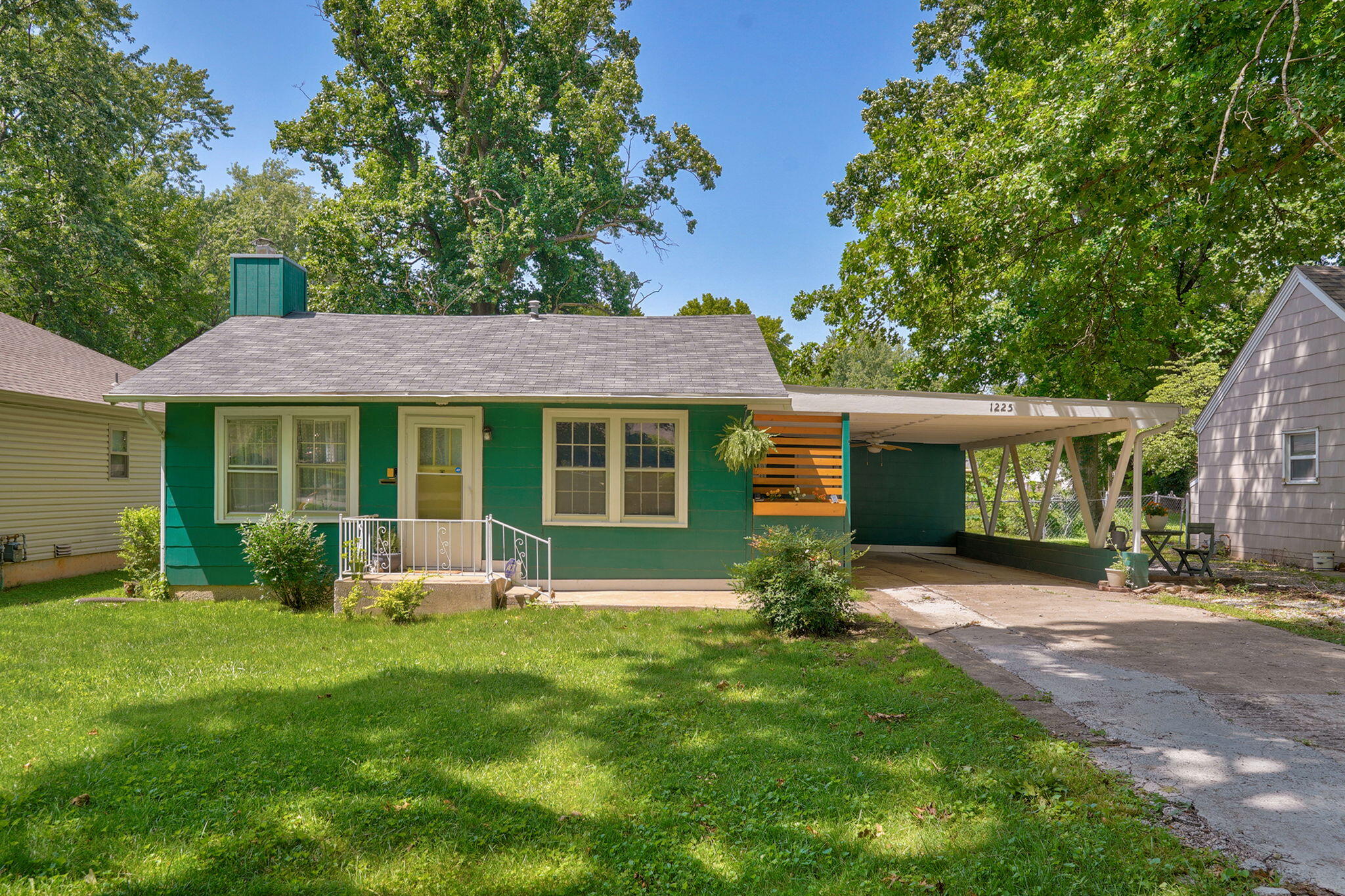 1225 E Stanford Street, Springfield MO 65804