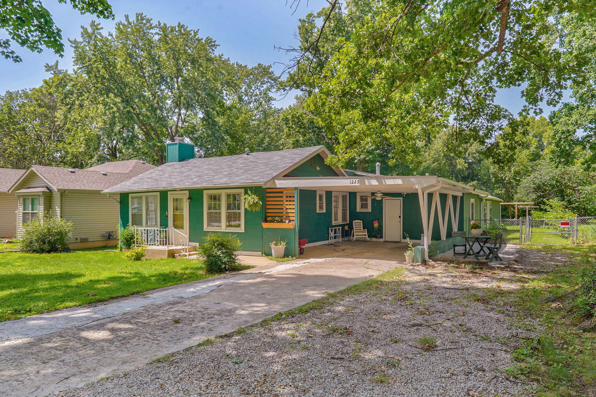 1225 E Stanford Street, Springfield MO 65804