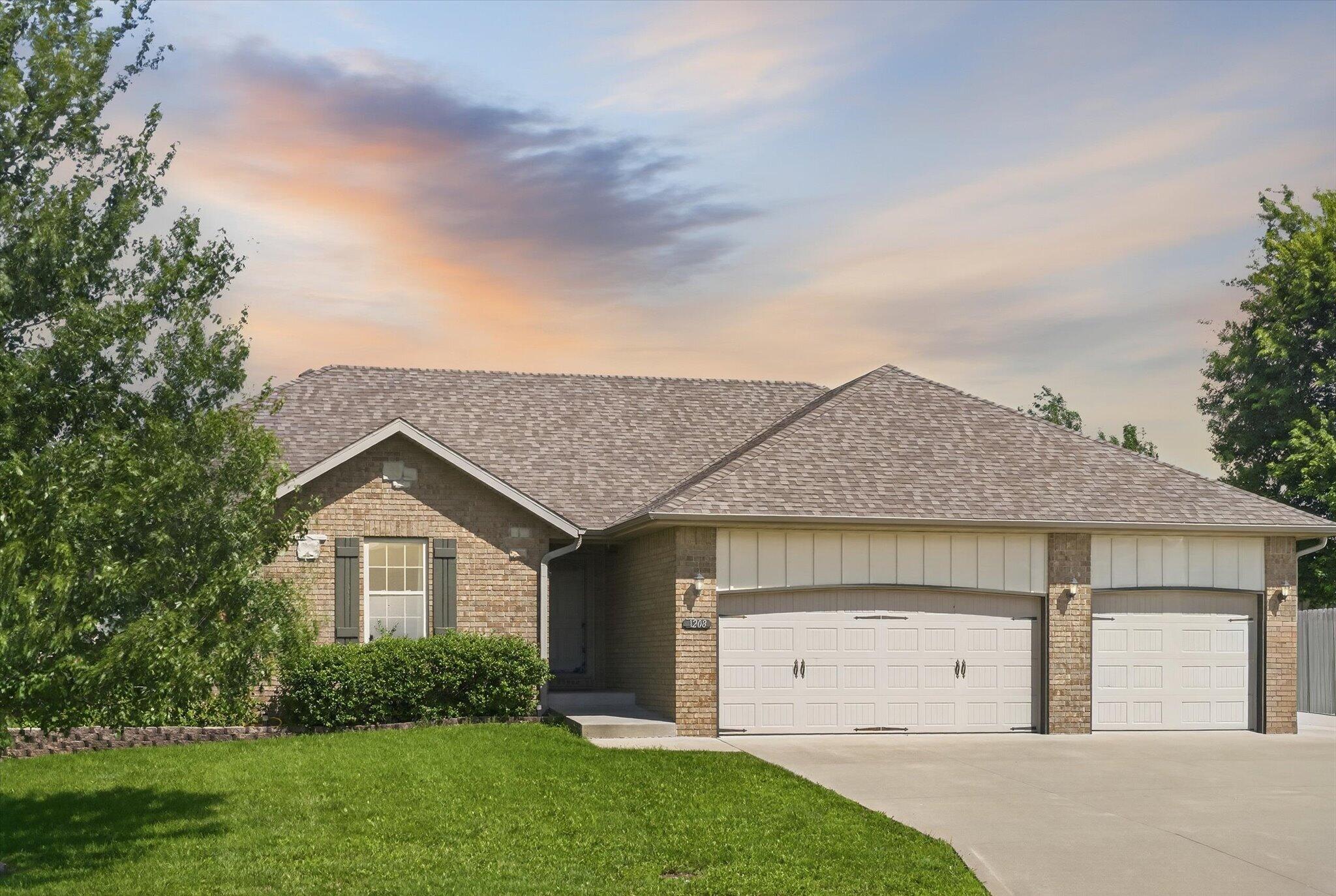 1208 S Jaylin Avenue, Springfield MO 65802