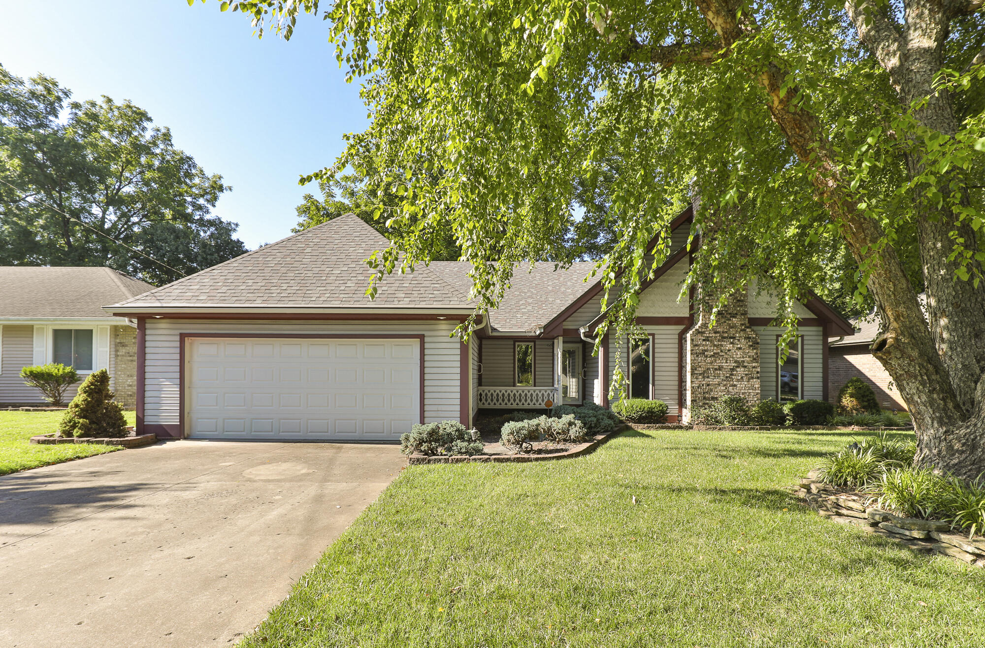1332 W Mcgee Street, Springfield MO 65807