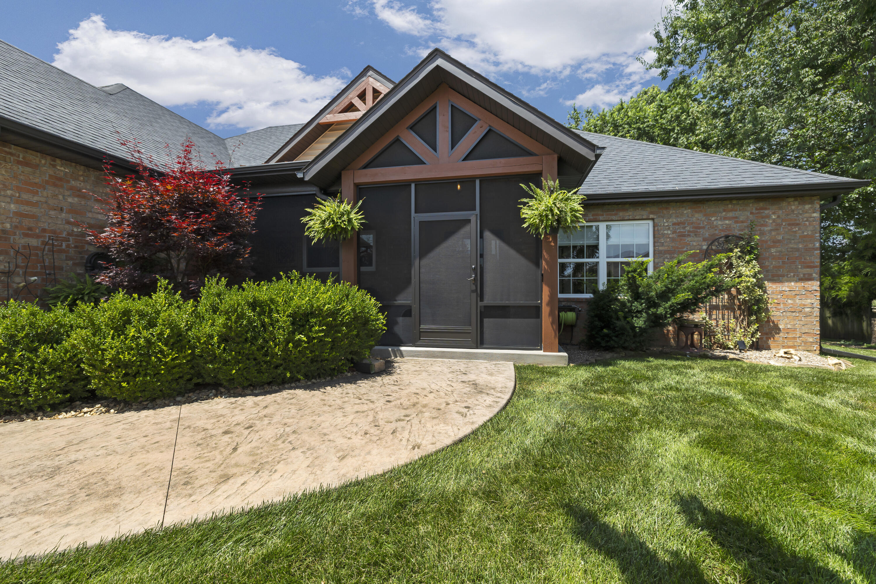 1911 N Pavilion Place, Strafford MO 65757