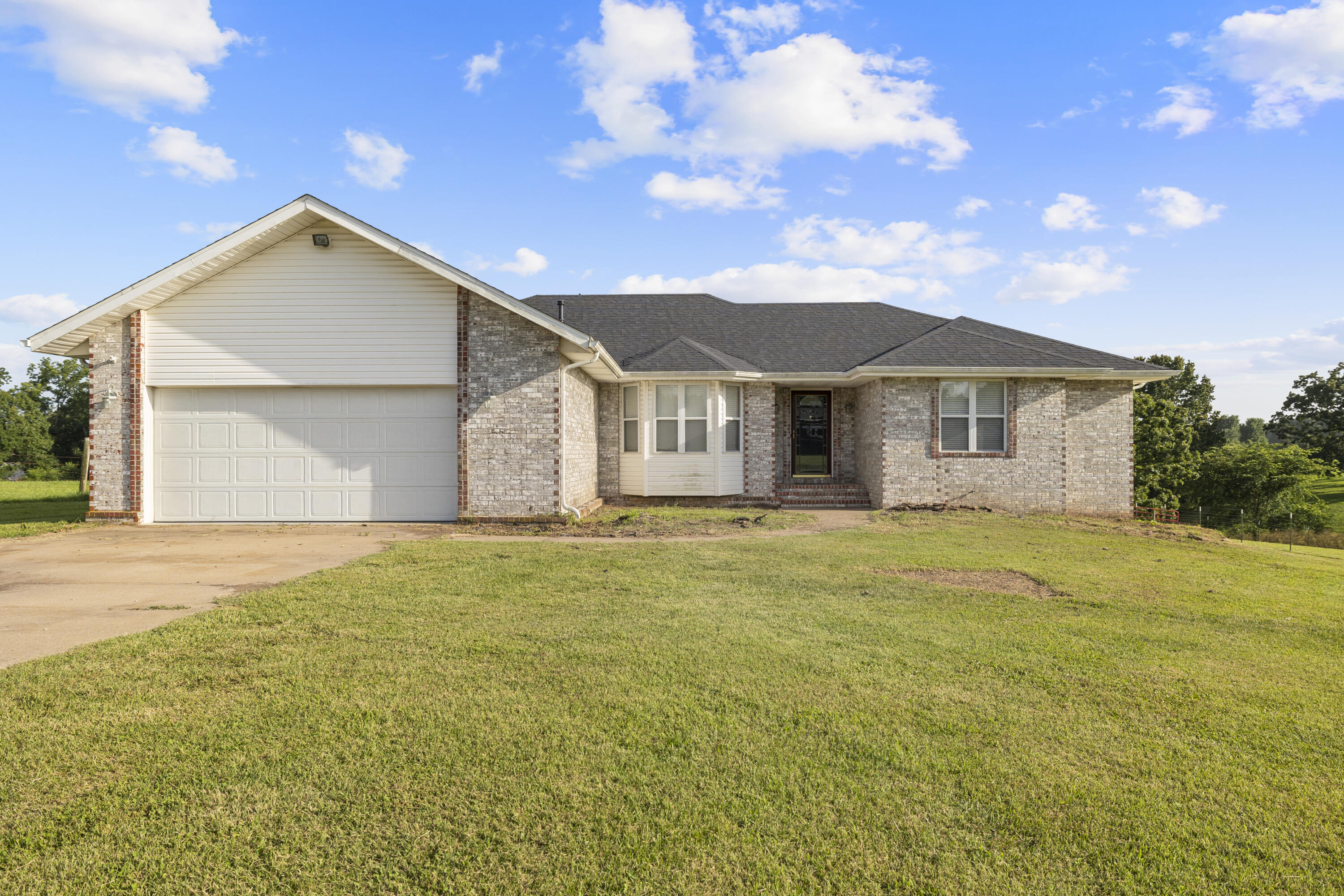 882 Trout Road, Ozark MO 65721