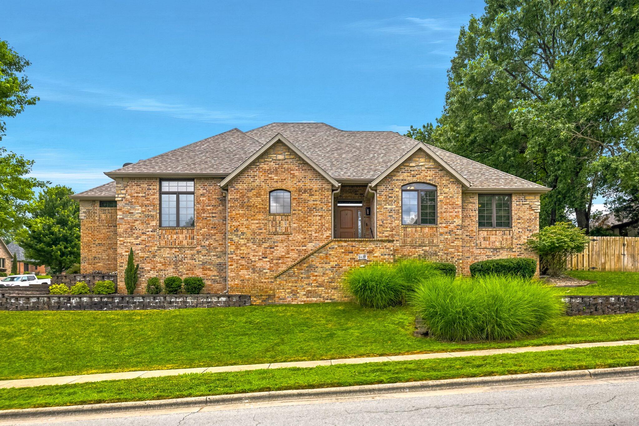 1628 E Wood Oaks Street, Springfield MO 65804