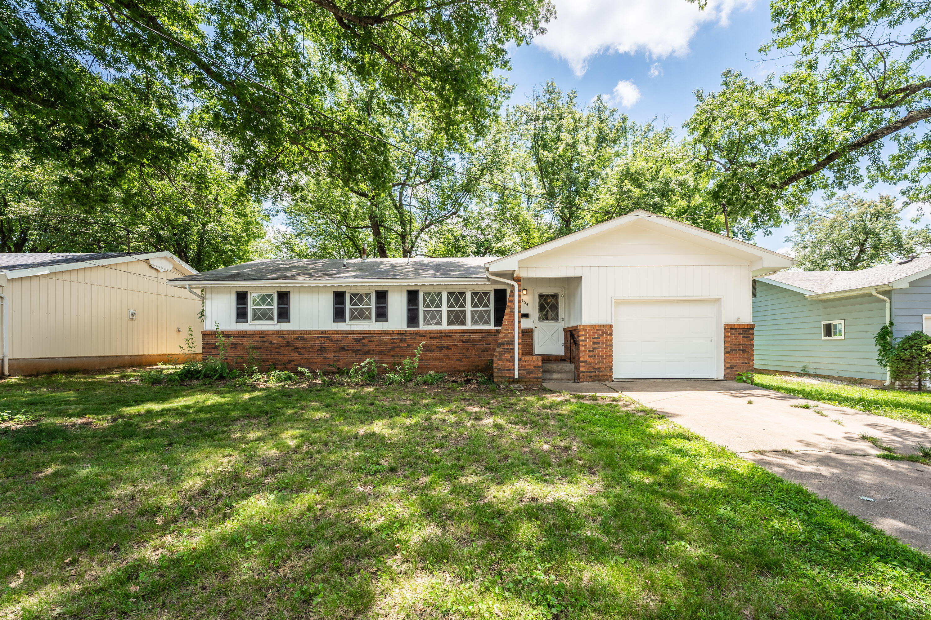 304 E Broadmoor Street, Springfield MO 65807