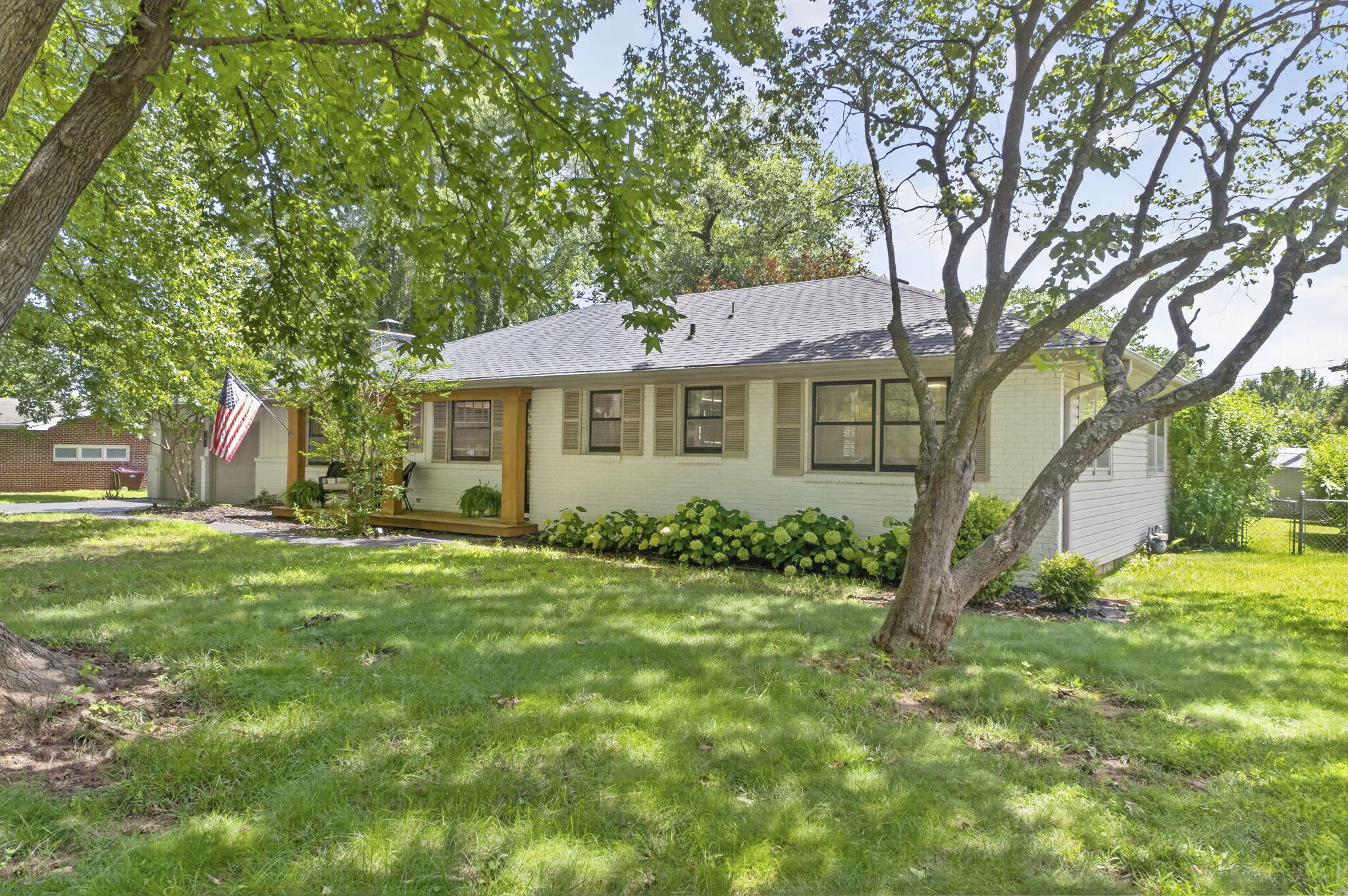 2406 E Broadmoor Street, Springfield MO 65804