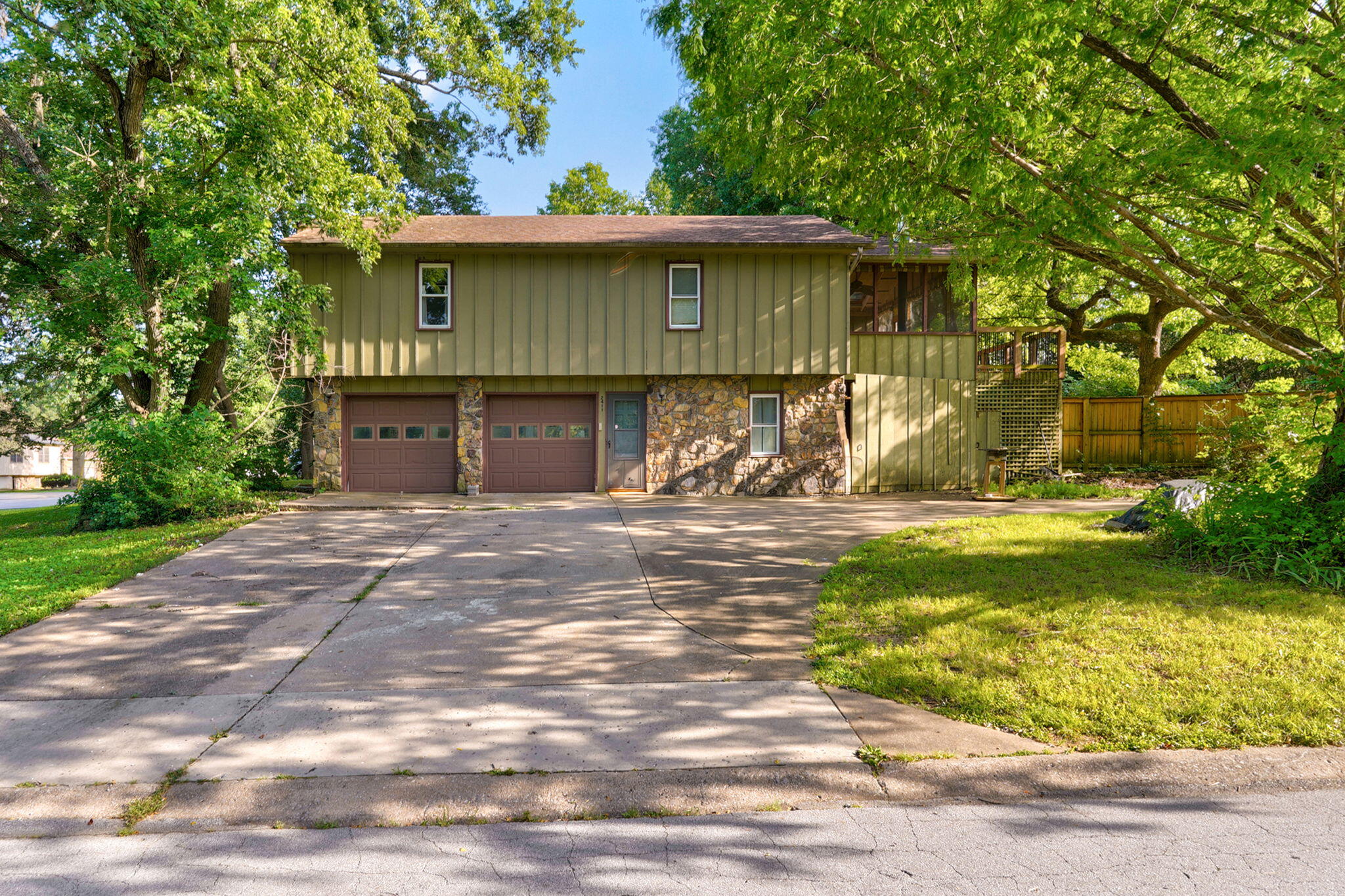 2411 S Camber Avenue, Springfield MO 65809