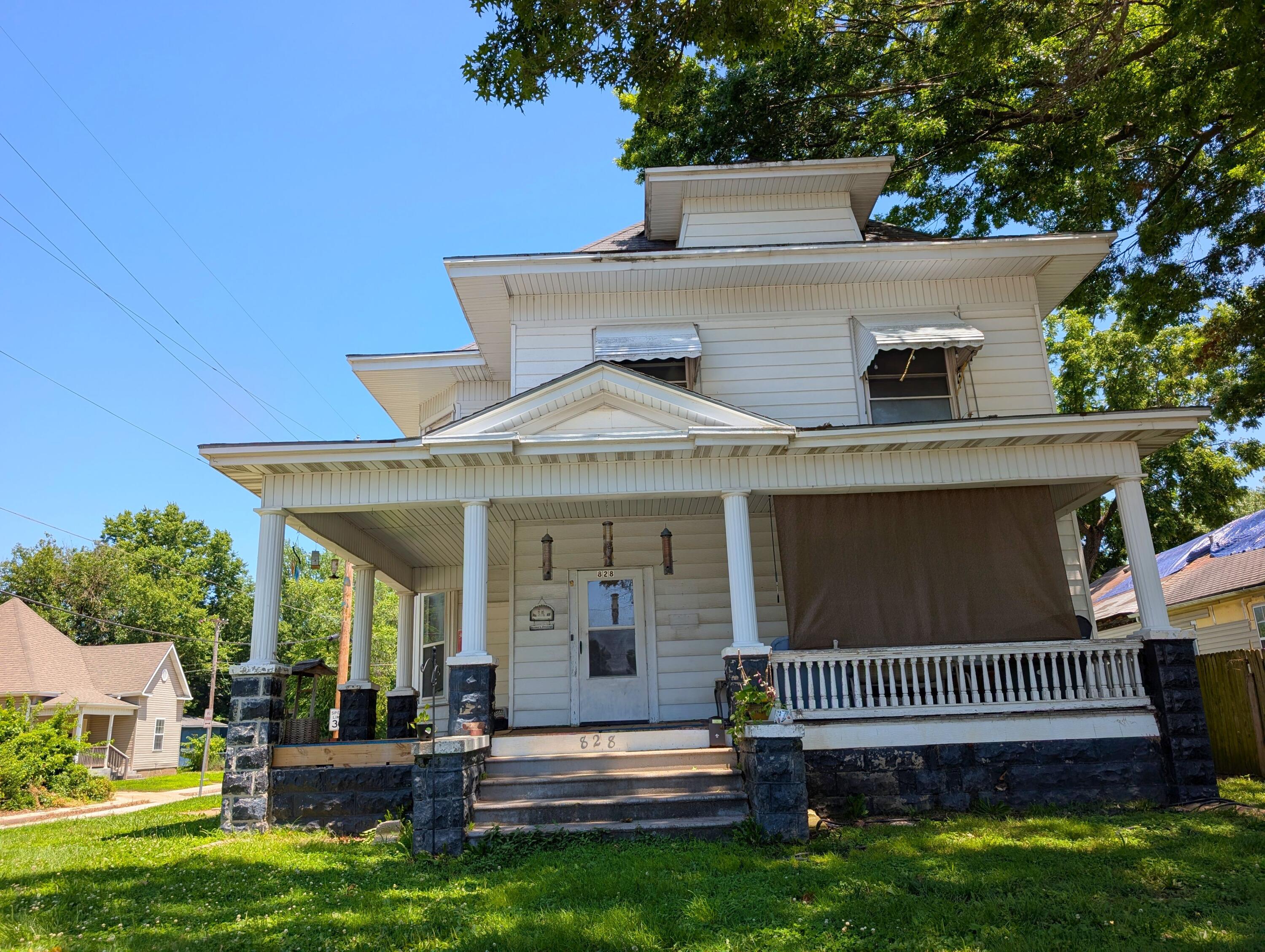 828 N Grant Avenue, Springfield MO 65802