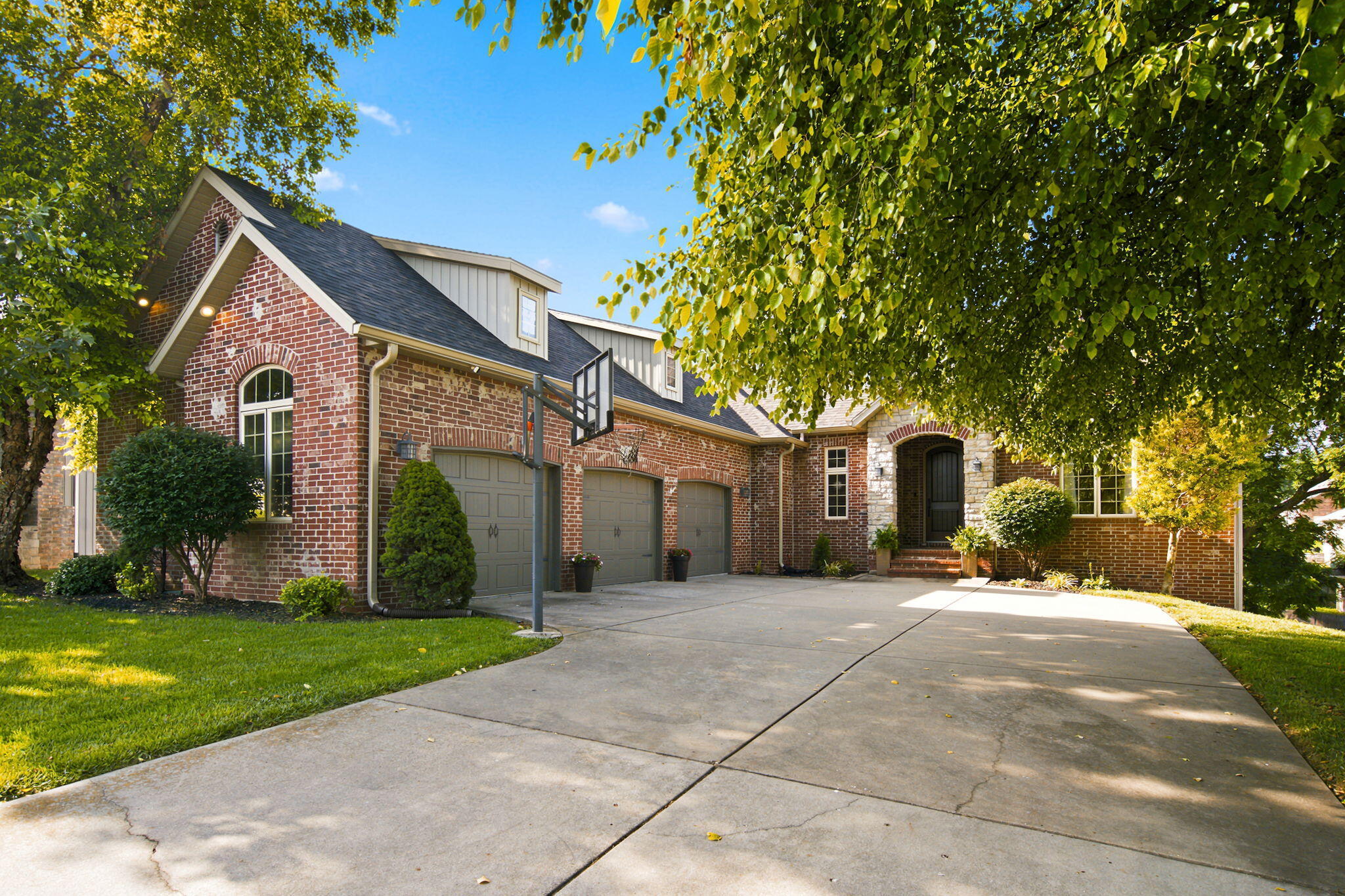 2610 W Richwood Road, Ozark MO 65721