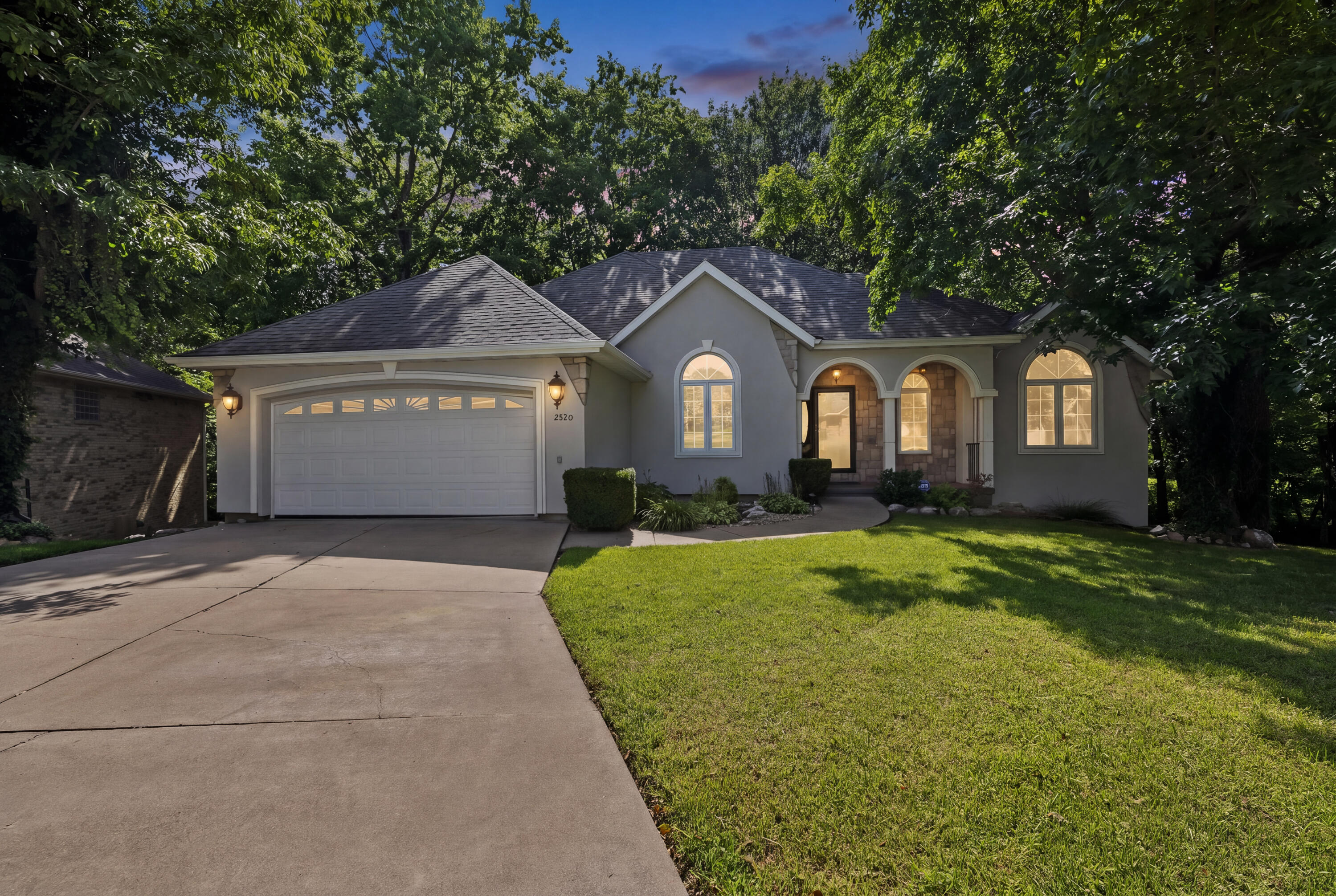 2520 W Arlington Street, Springfield MO 65810
