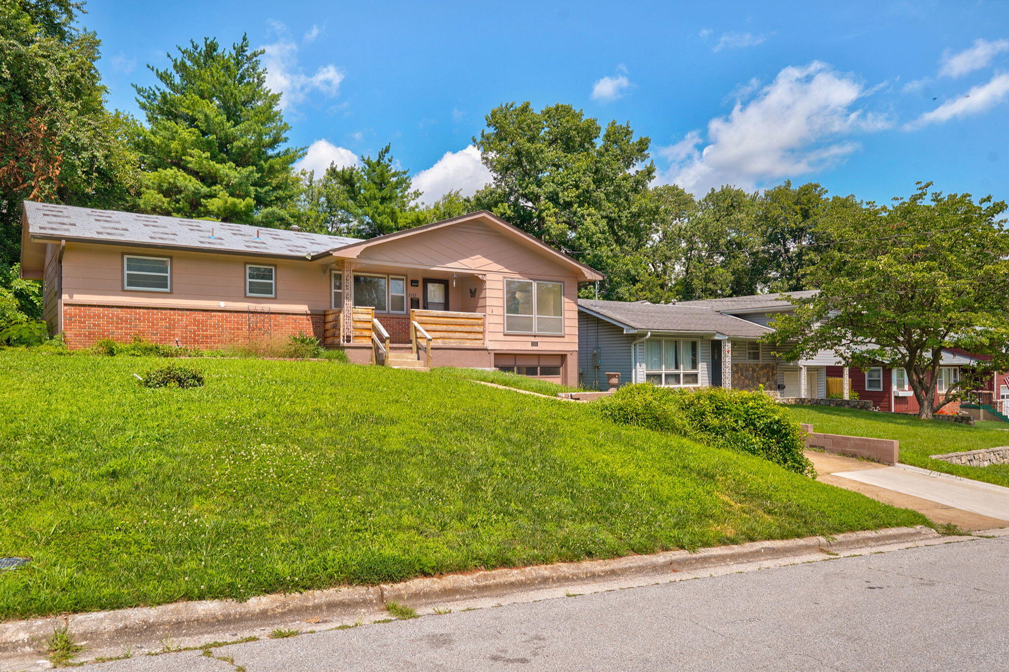 2533 N Franklin Avenue, Springfield MO 65803