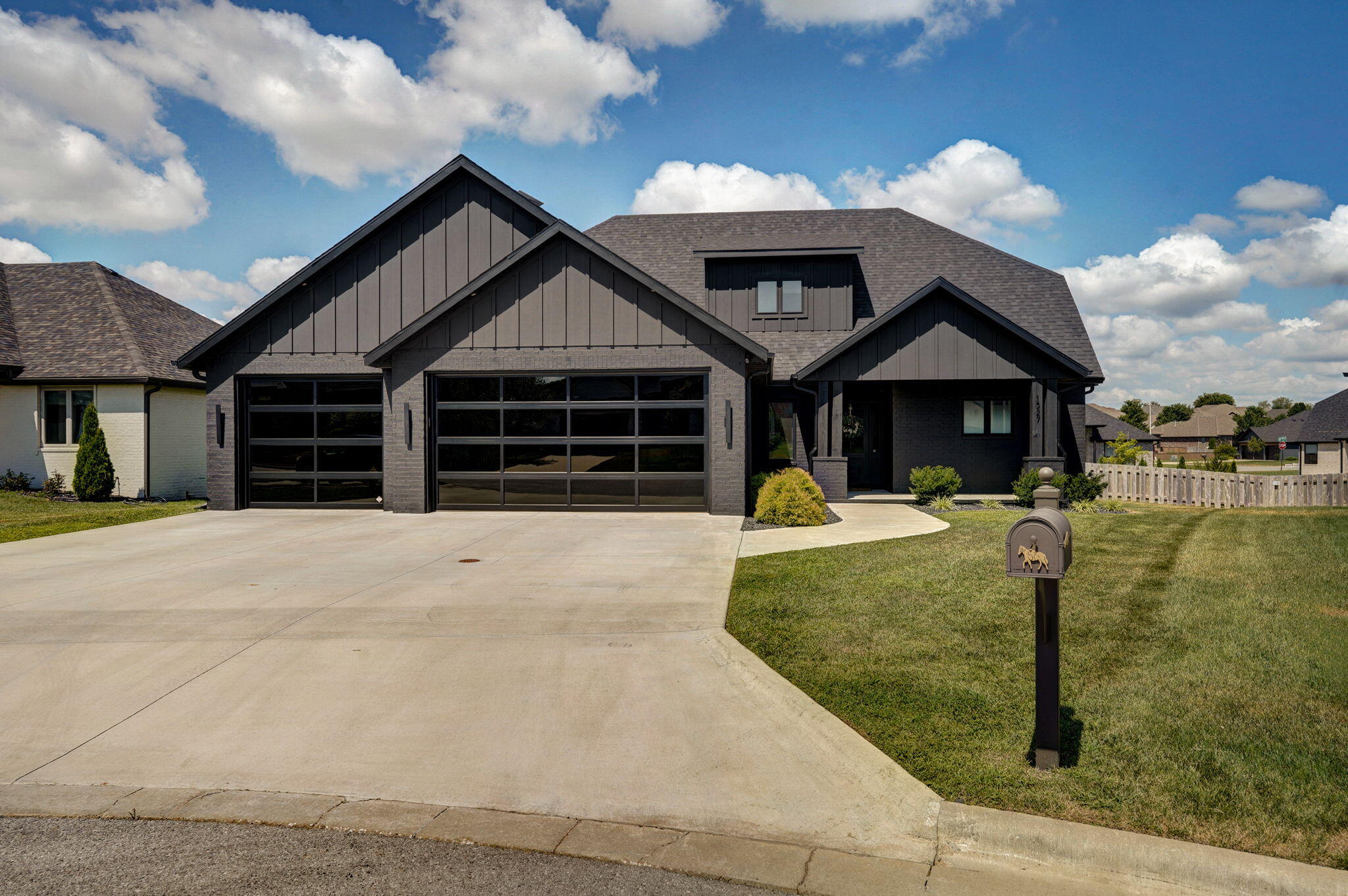 1527 N Edgemont Circle, Springfield MO 65802