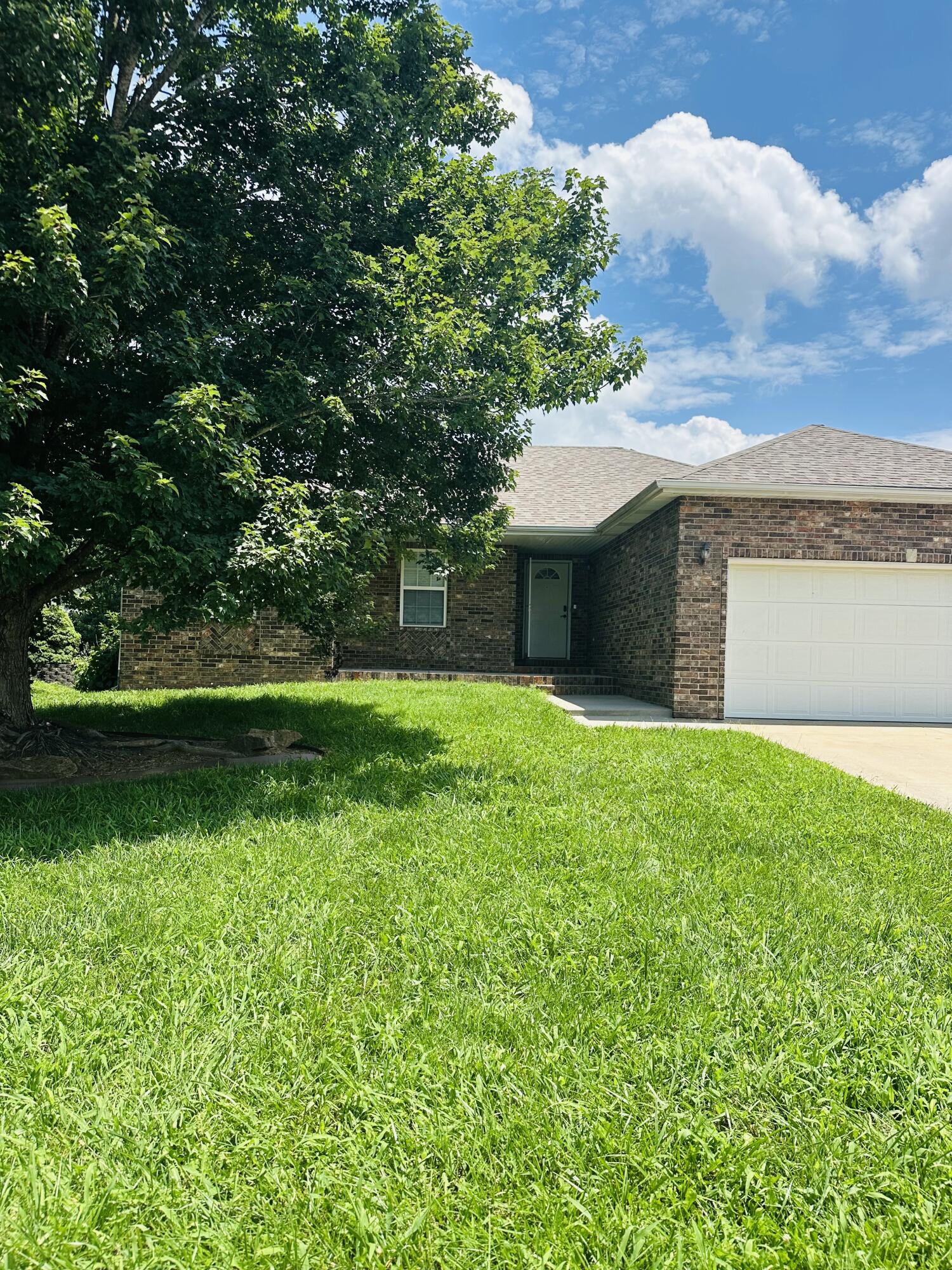 588 Clever Heights Court, Clever MO 65631