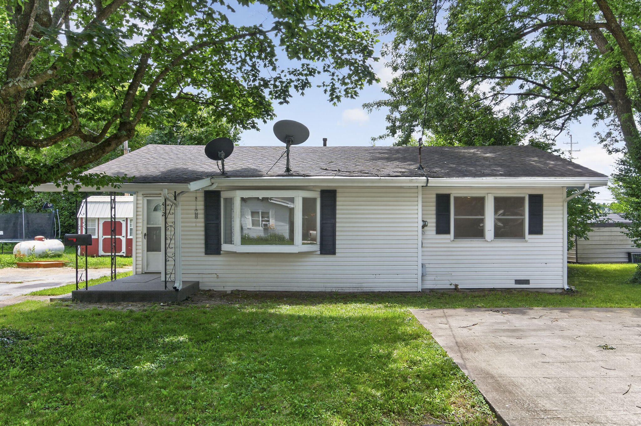 412 E Madison Street, Marshfield MO 65706
