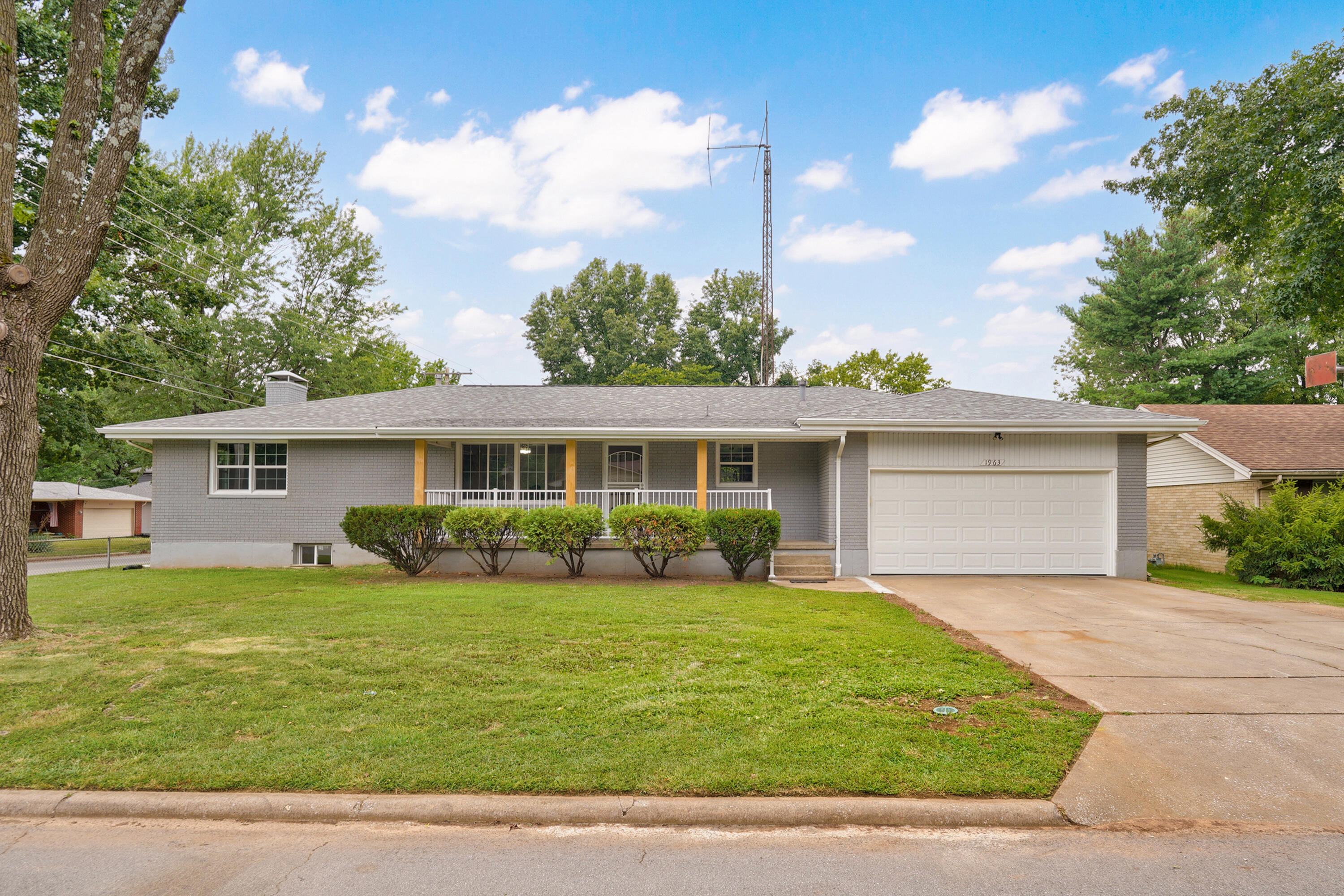 1963 S Westwood Avenue, Springfield MO 65807