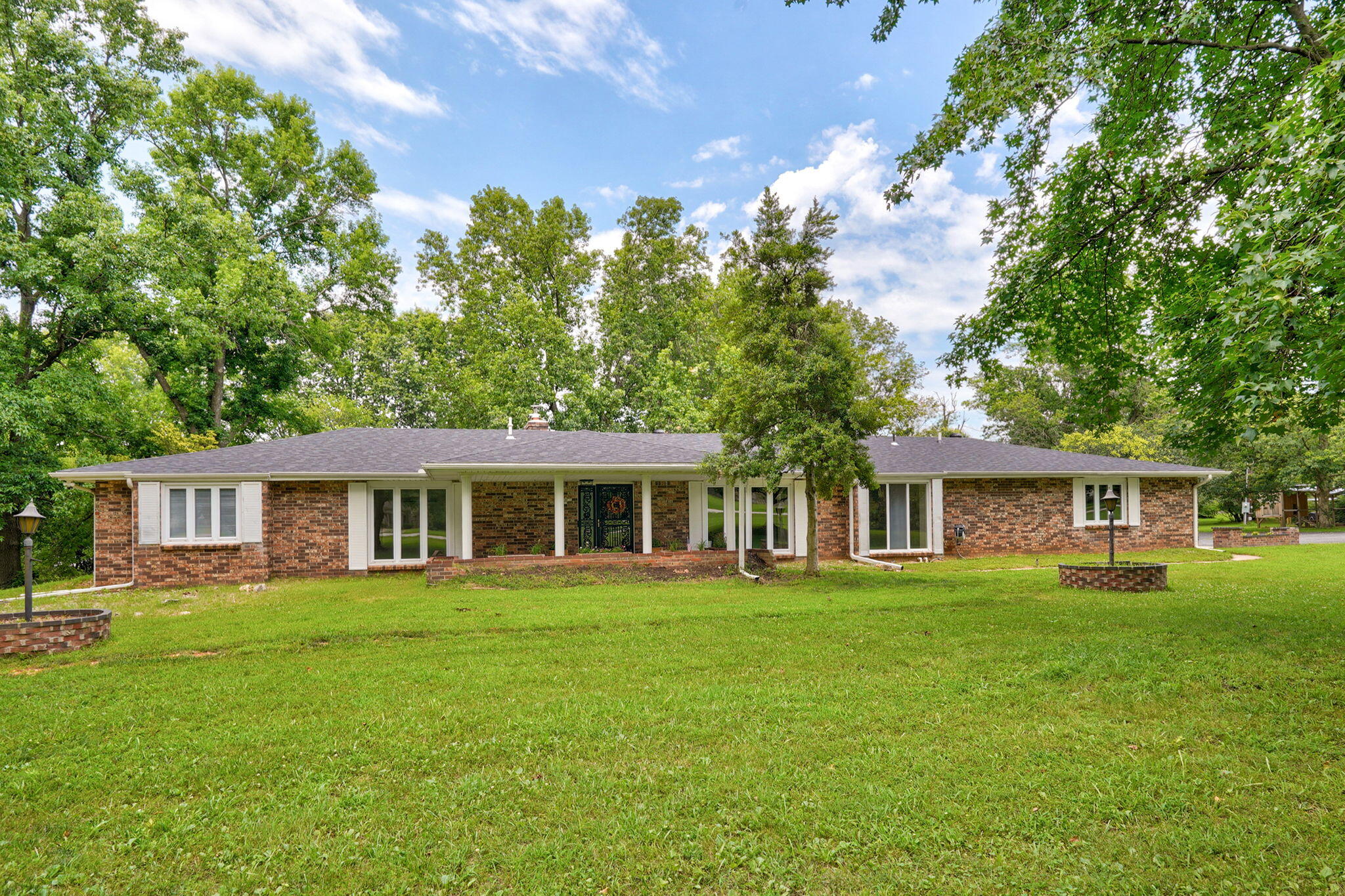 7017 W Farm Rd 124, Springfield MO 65802