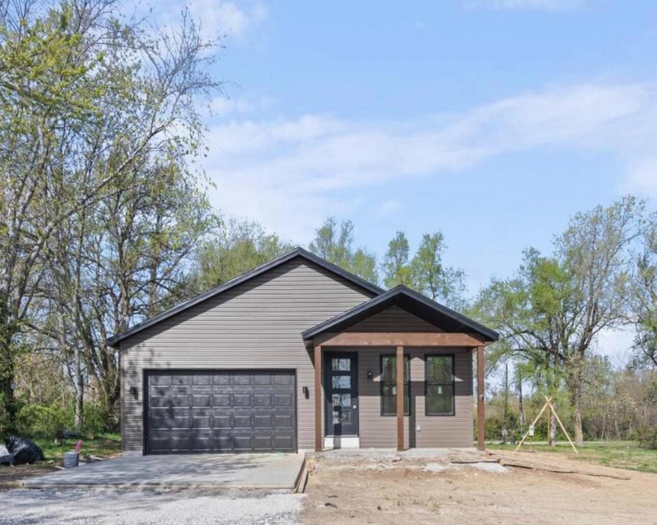 317 S Oak Avenue, Sparta MO 65753
