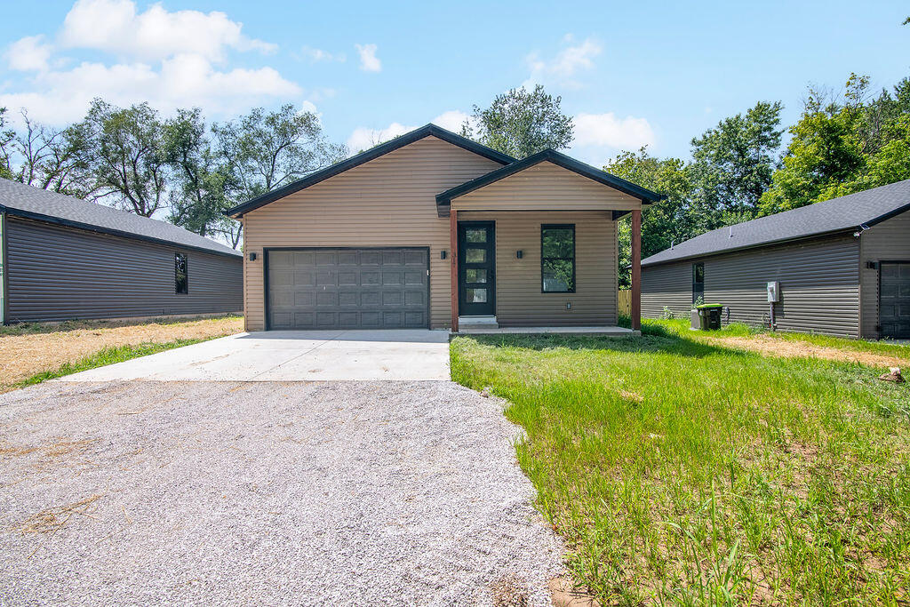 317 S Oak Avenue, Sparta MO 65753