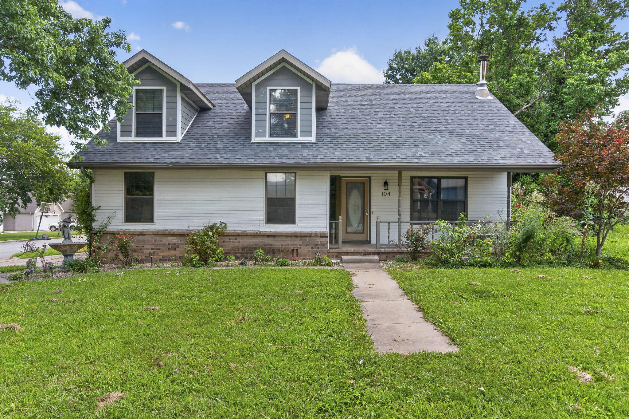 104 N Market Street, Nixa MO 65714