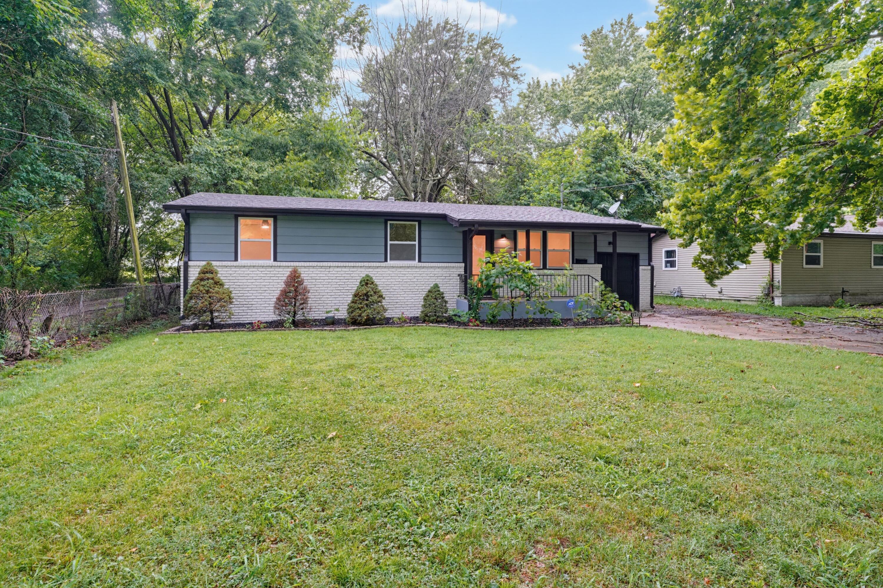 2203 N Kentwood Avenue, Springfield MO 65803