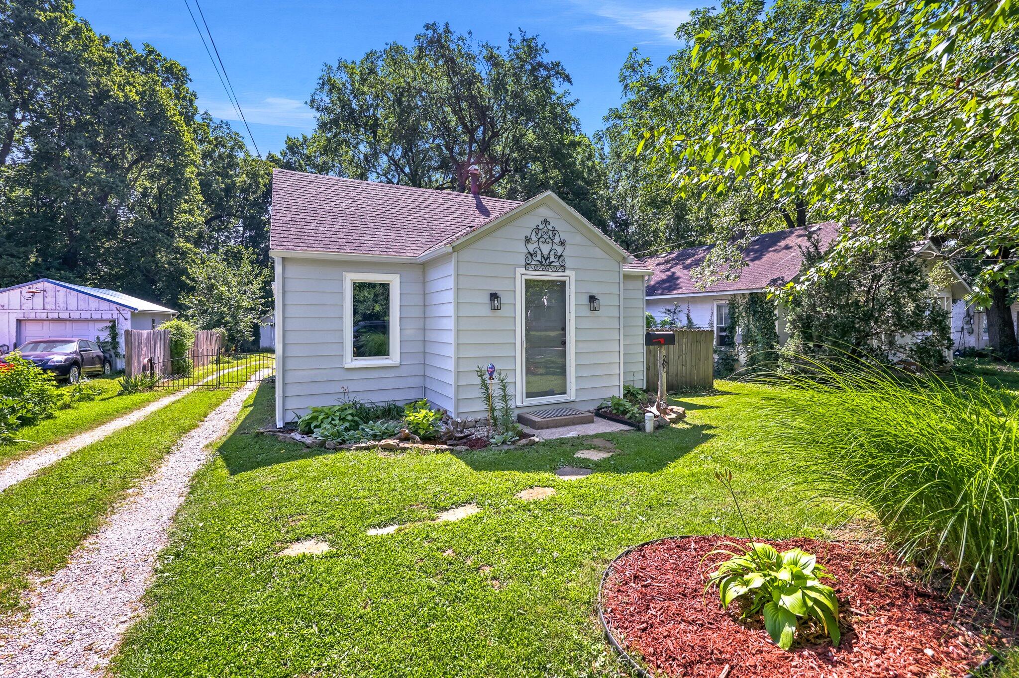 1616 N Rogers Avenue, Springfield MO 65803